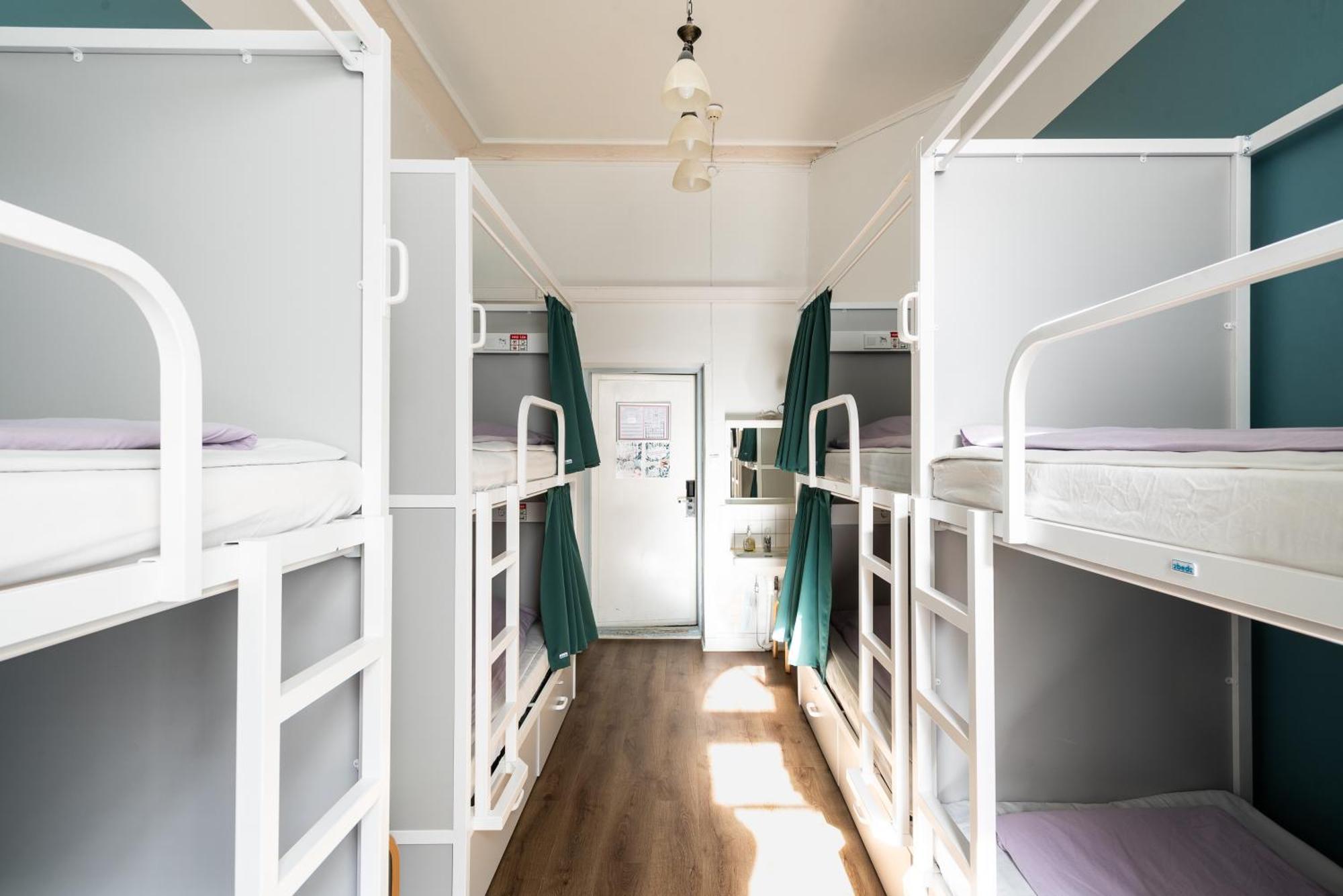 Posto Letto in Dormitorio Misto con 8 Letti