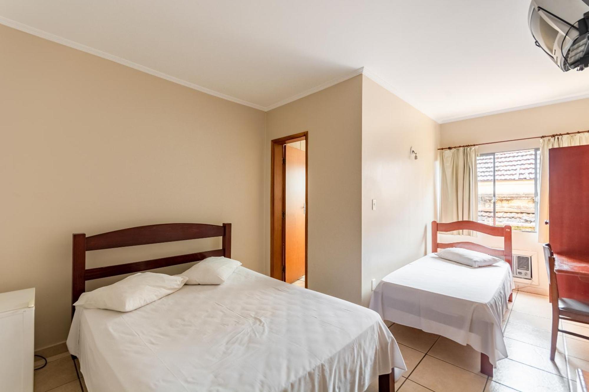 Quarto Quádruplo (1 Cama de Casal + 2 Camas de Solteiro)