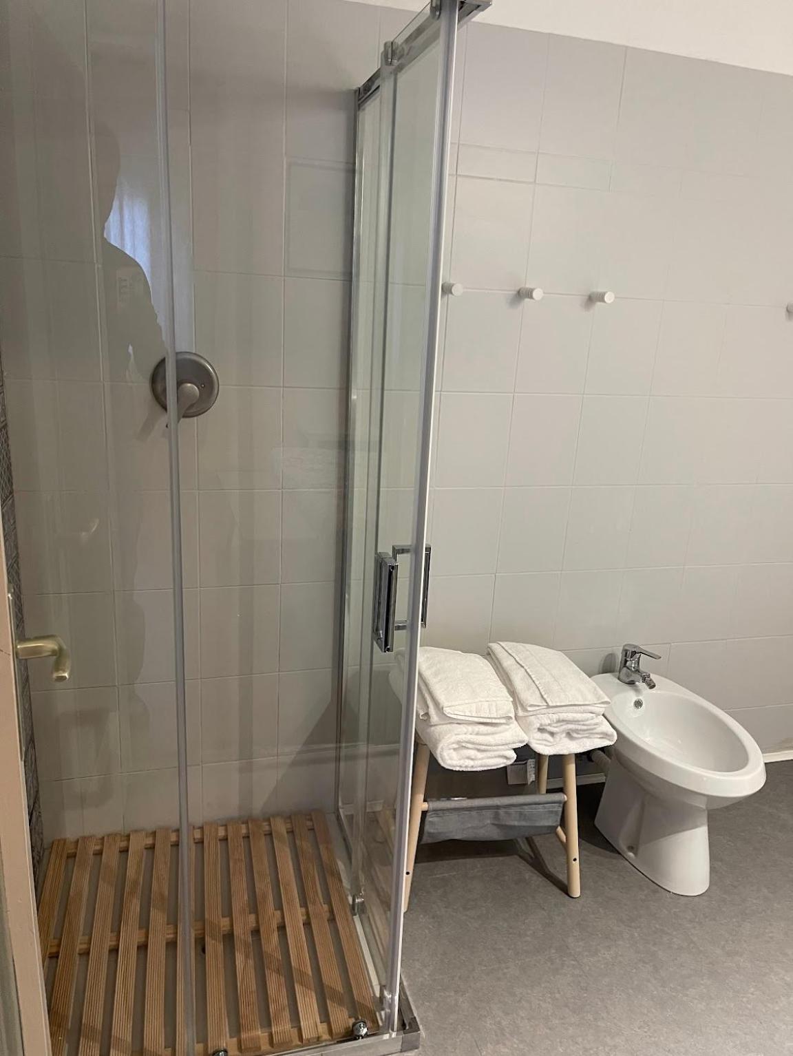 Twin Room Bathroom,1658118175:JPEG
