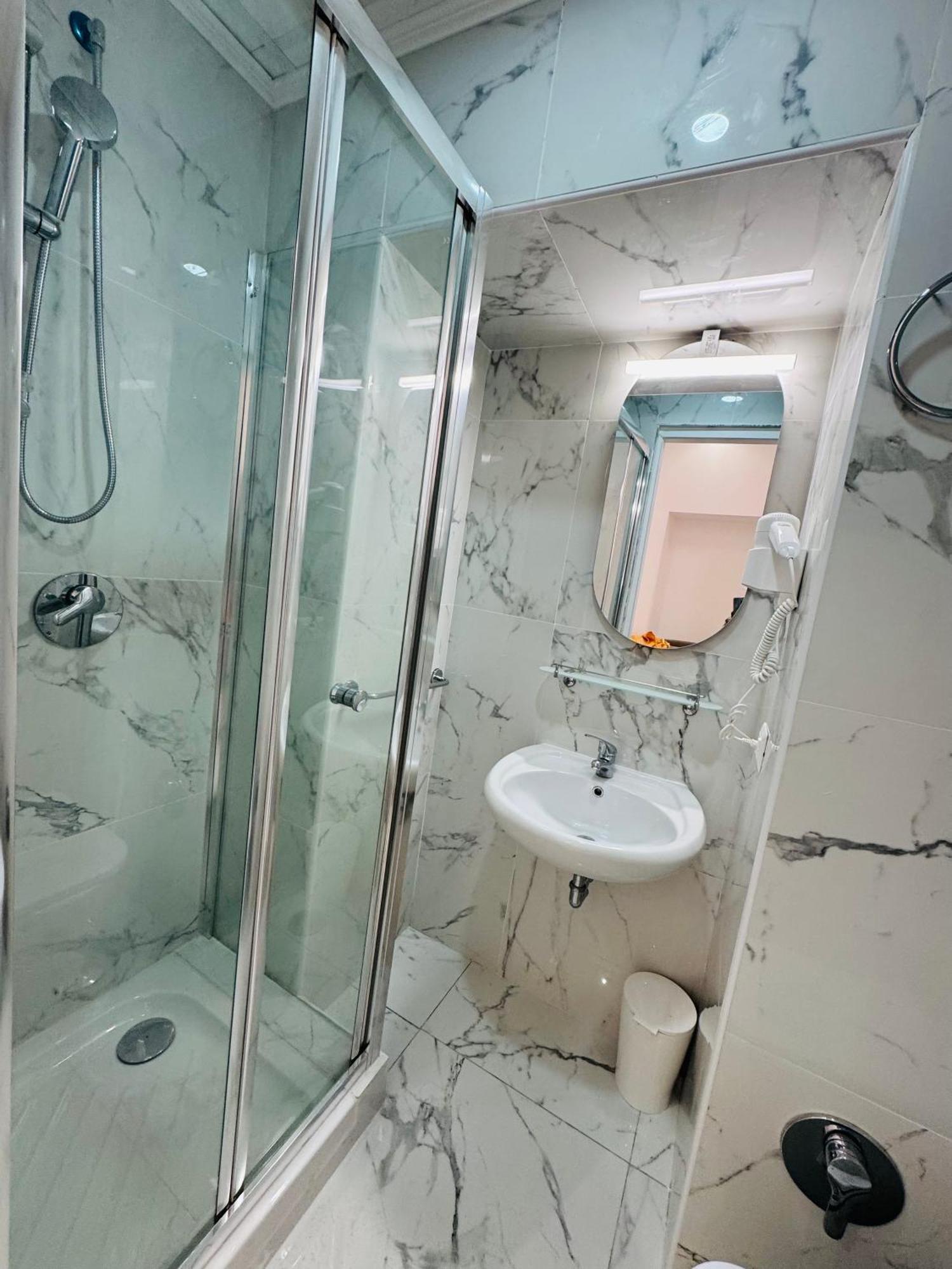 Family Room Private Bathroom