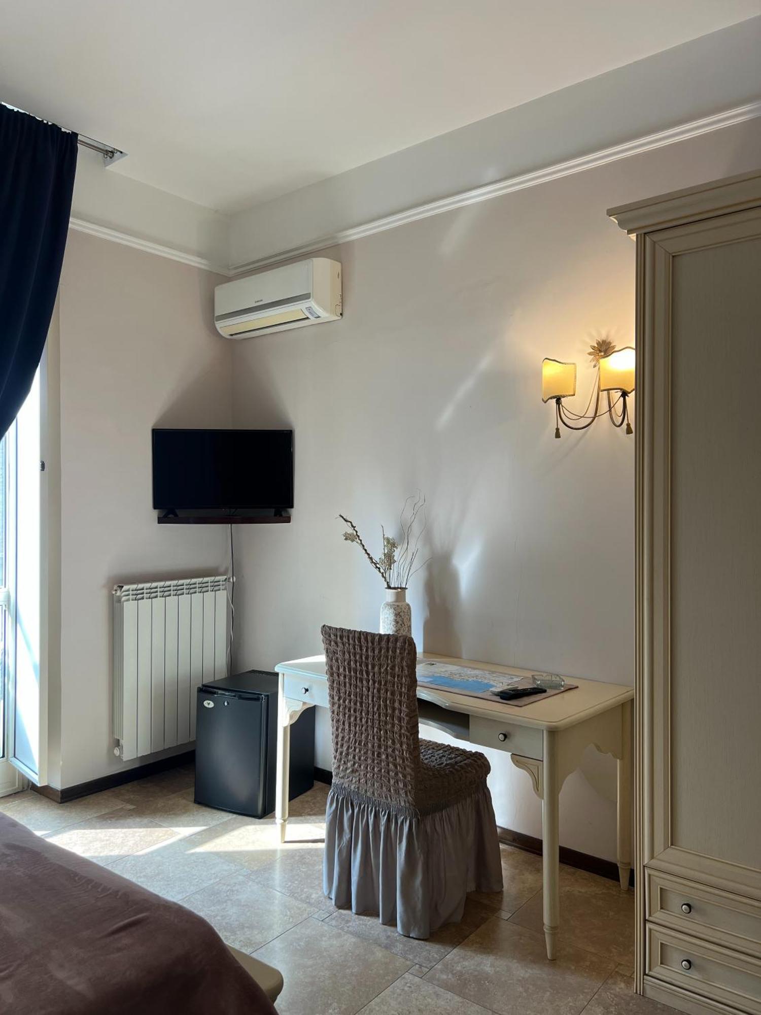 Triple Room,1659469730:JPEG