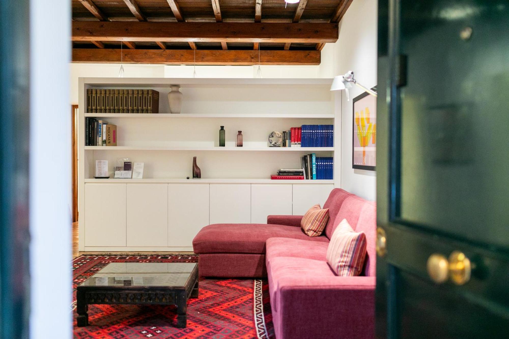 Luxury Three-Bedroom Apartment,1659476574:JPEG
