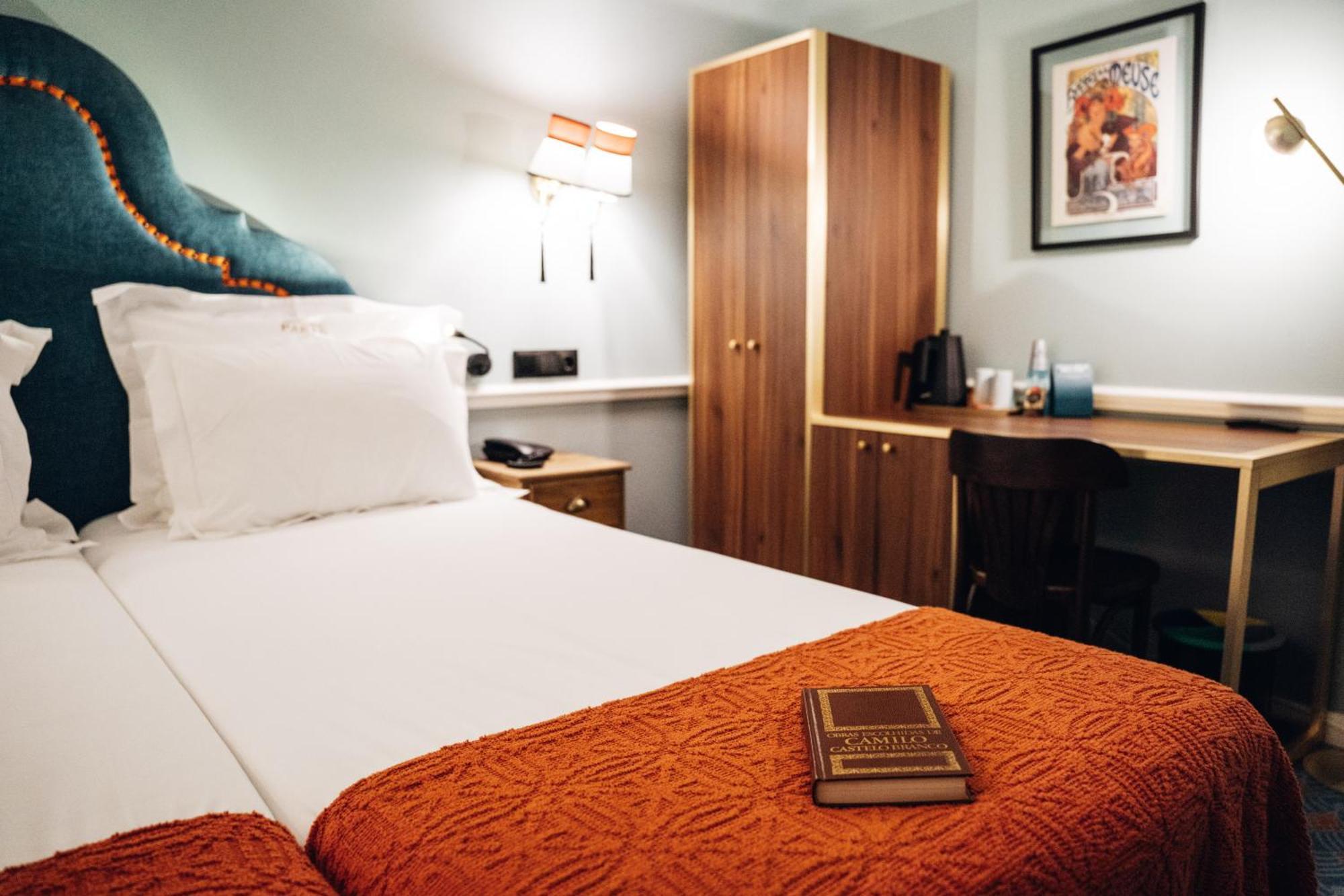 Twin Room,1589068403:JPEG