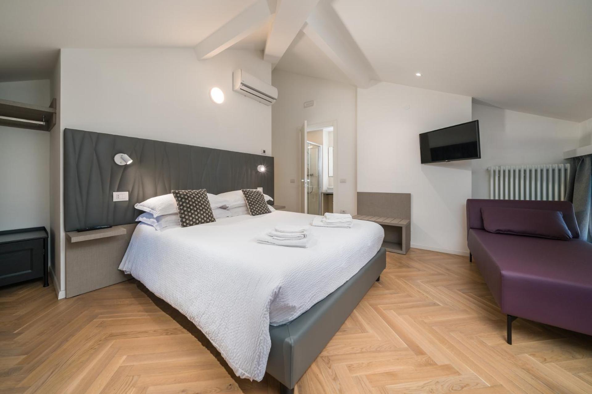 Double Room Private Bathroom