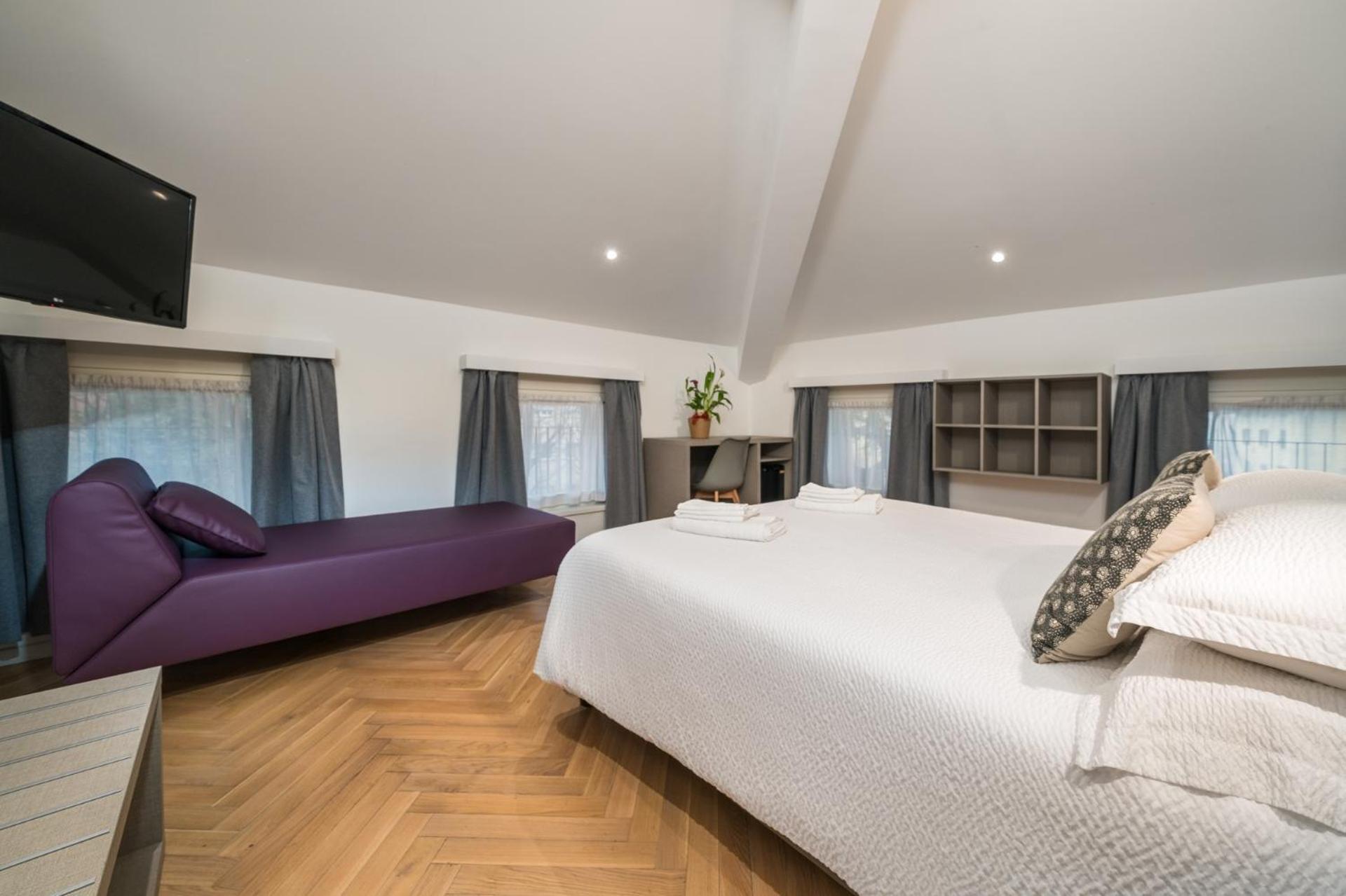 Double Room Private Bathroom