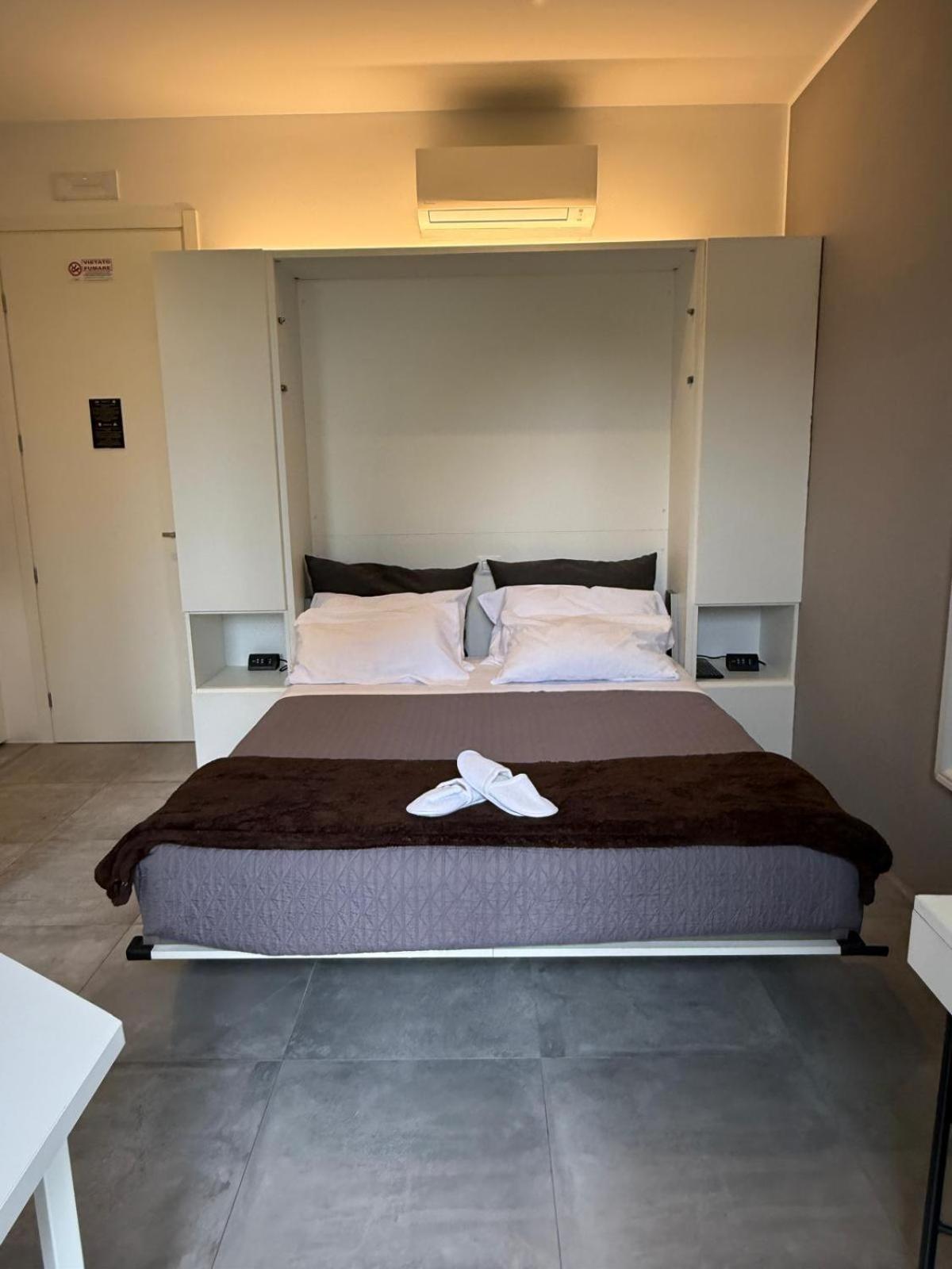 Deluxe Room,1660806692:JPEG