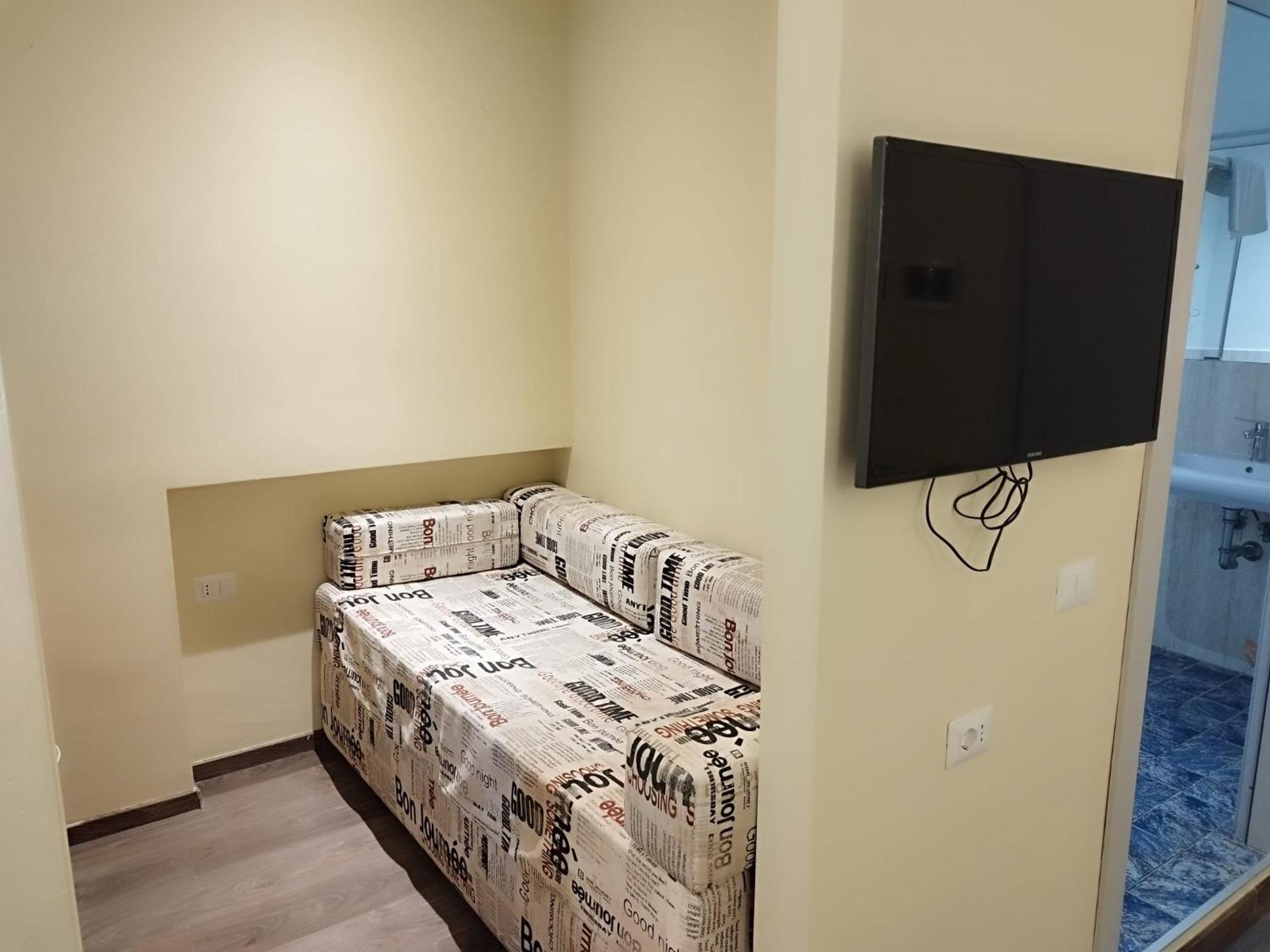 Standard Double Room,156376773:JPEG