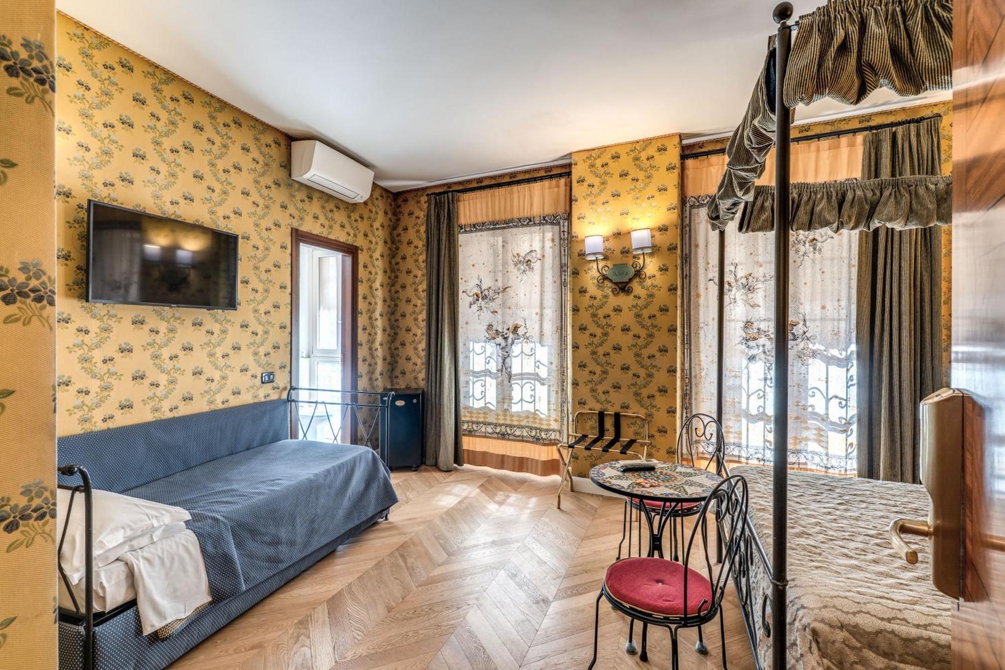Triple Room