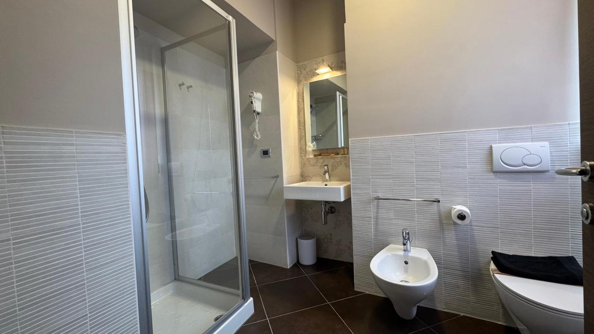 Double Room Private Bathroom,1661126574:JPEG