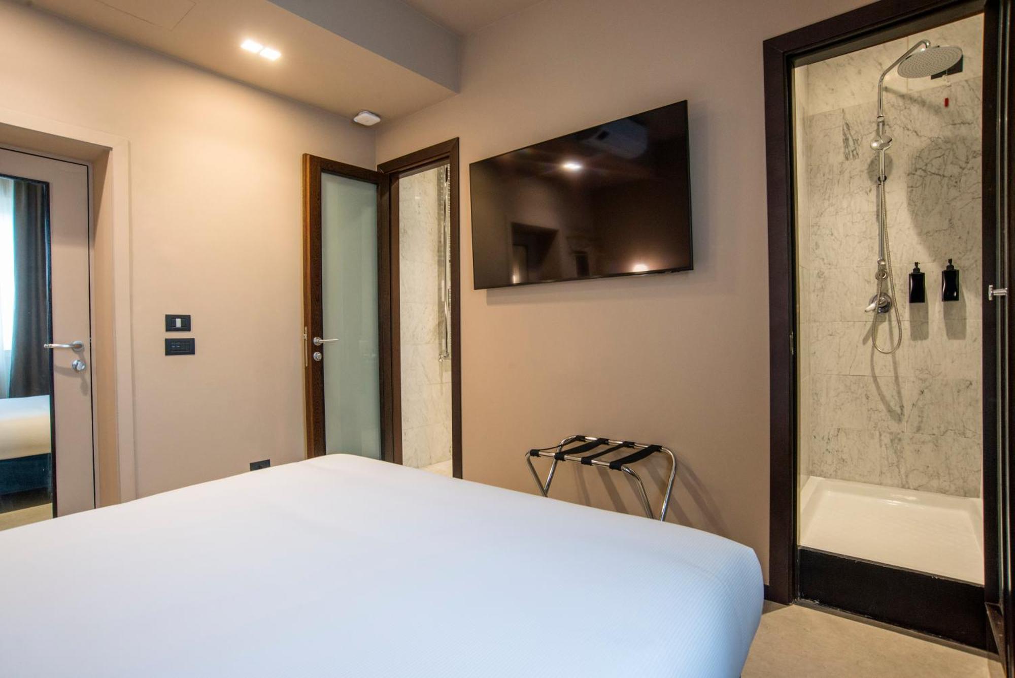 Small Double Room,1662217291:JPEG