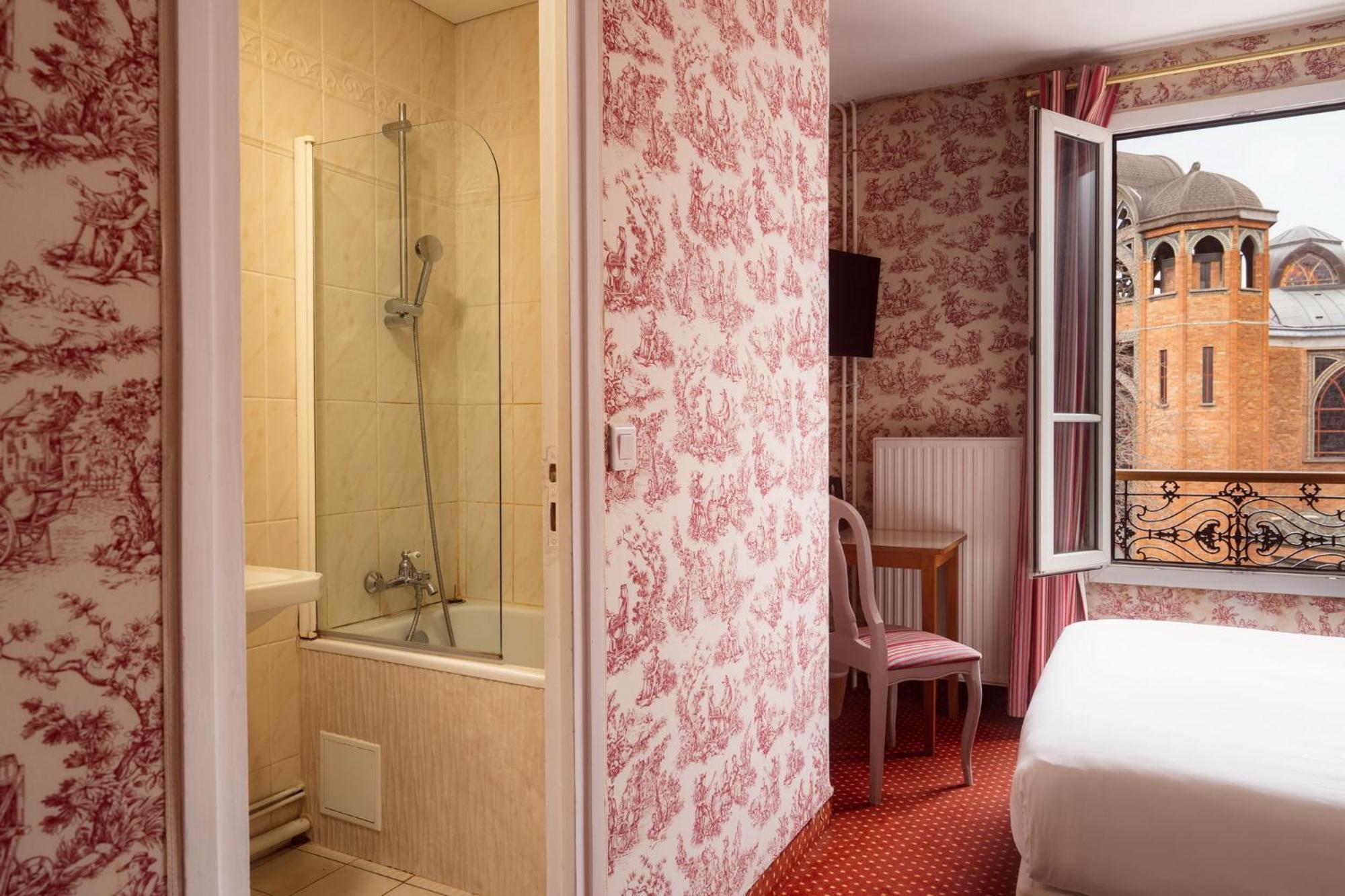 Deluxe Double or Twin Room Partial Eiffel Tower or Sacré Coeur View,1662394466:JPEG