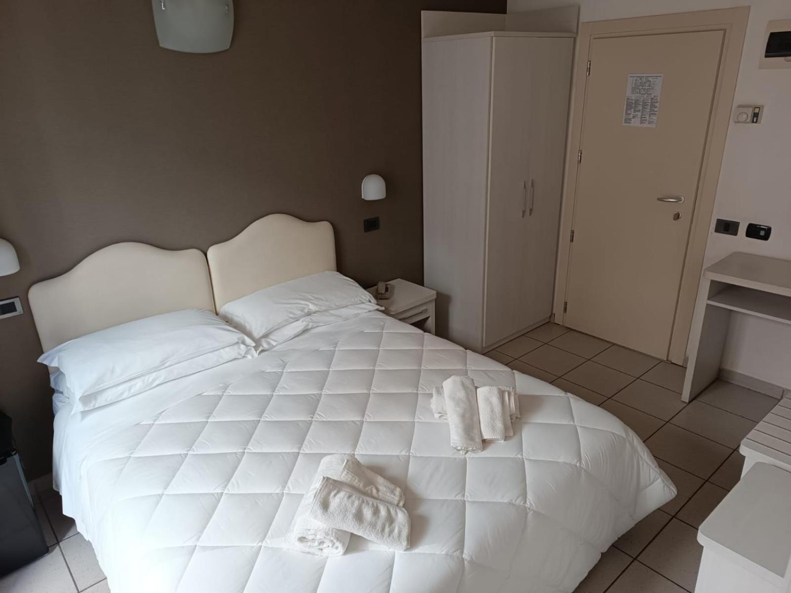 Double or Twin Room,1662409880:JPEG