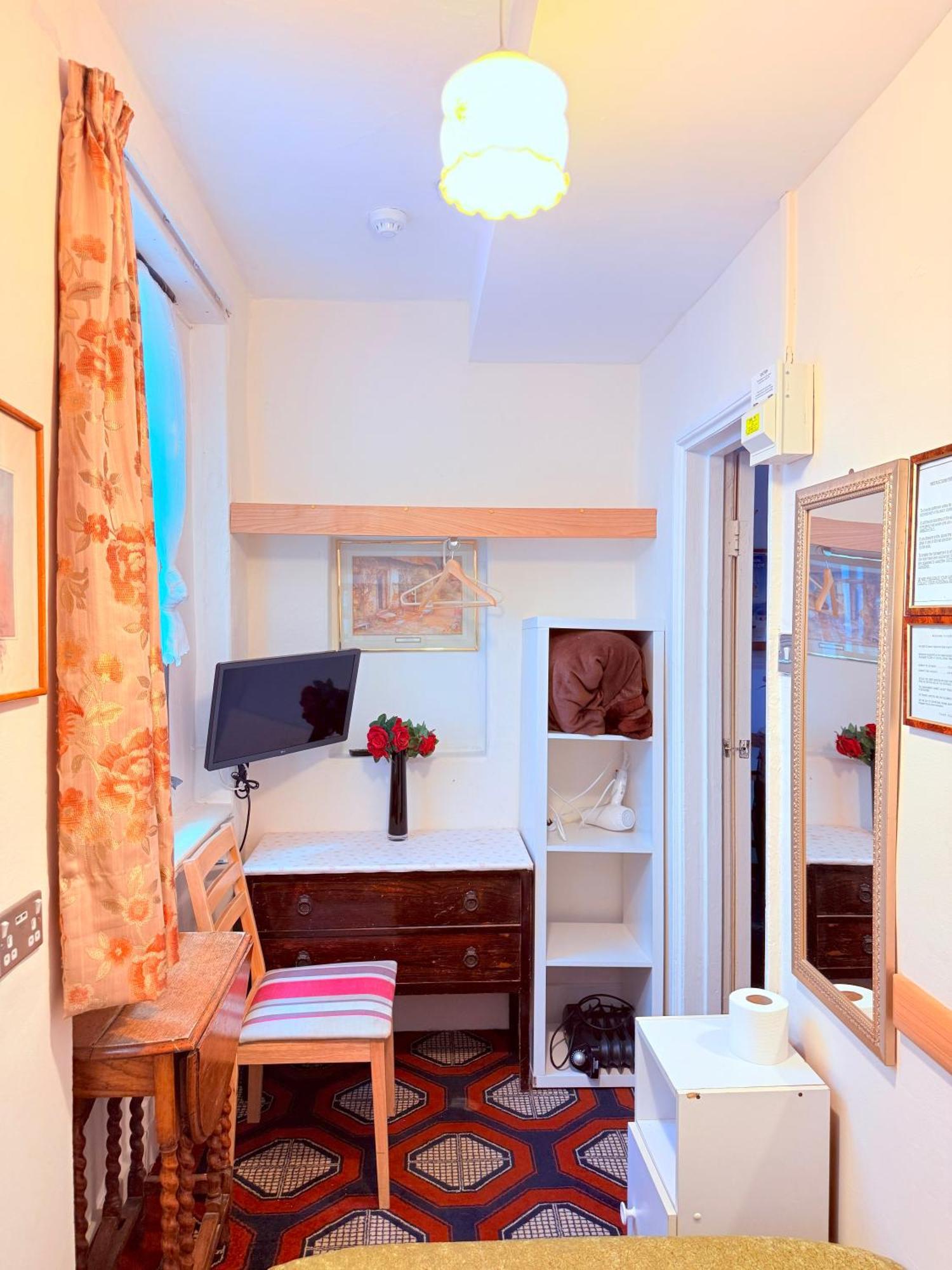 Single Room Shared Shower Toilet,1662411417:JPEG