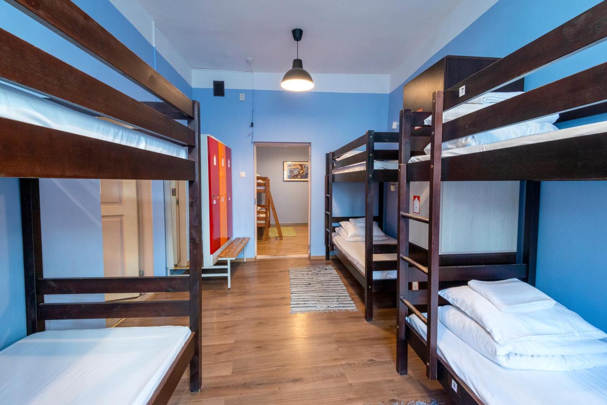 Single Bed 10-Bed Dormitory Room,1662991296:JPEG