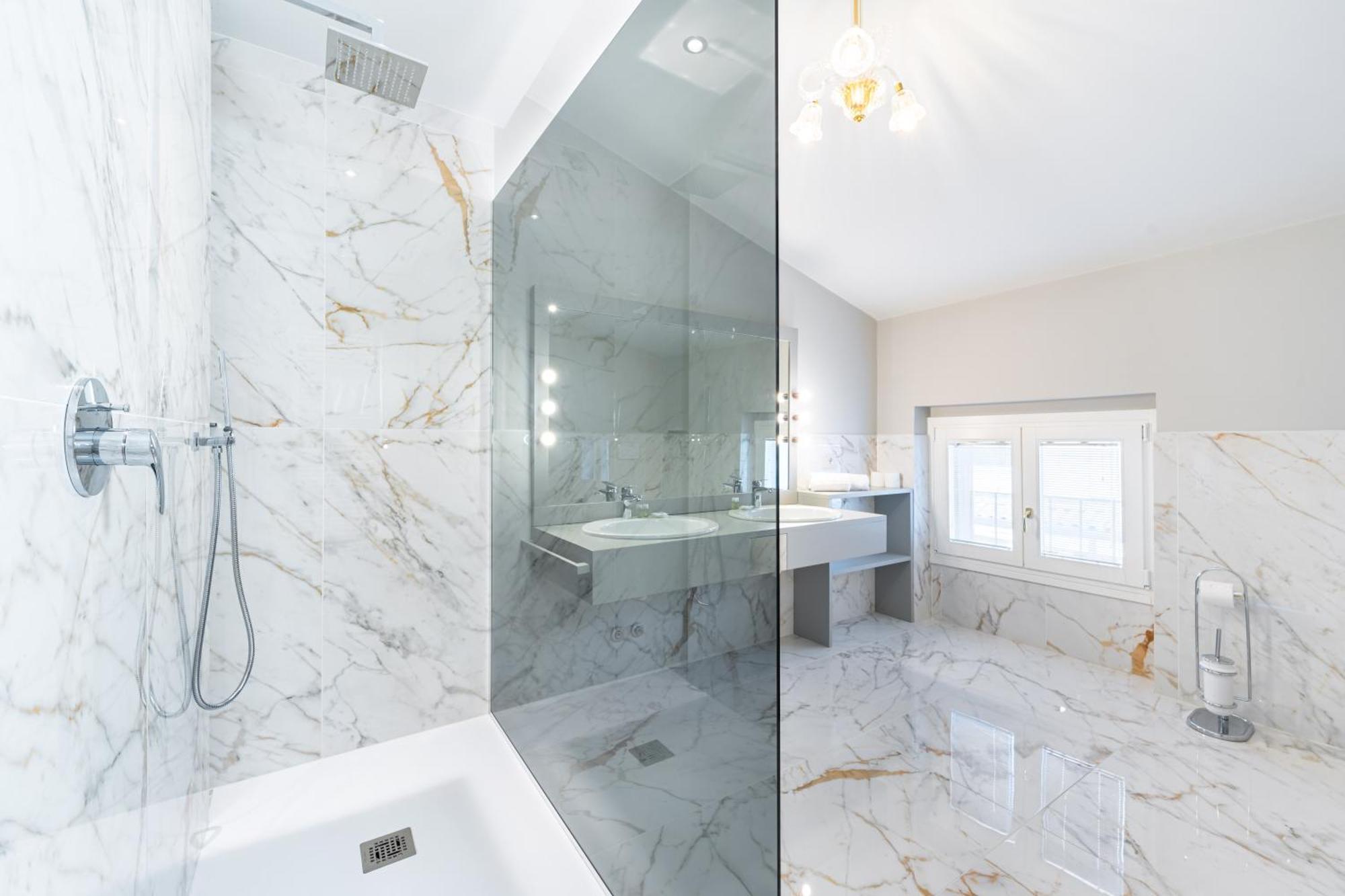 Deluxe Suite,1663119991:JPEG