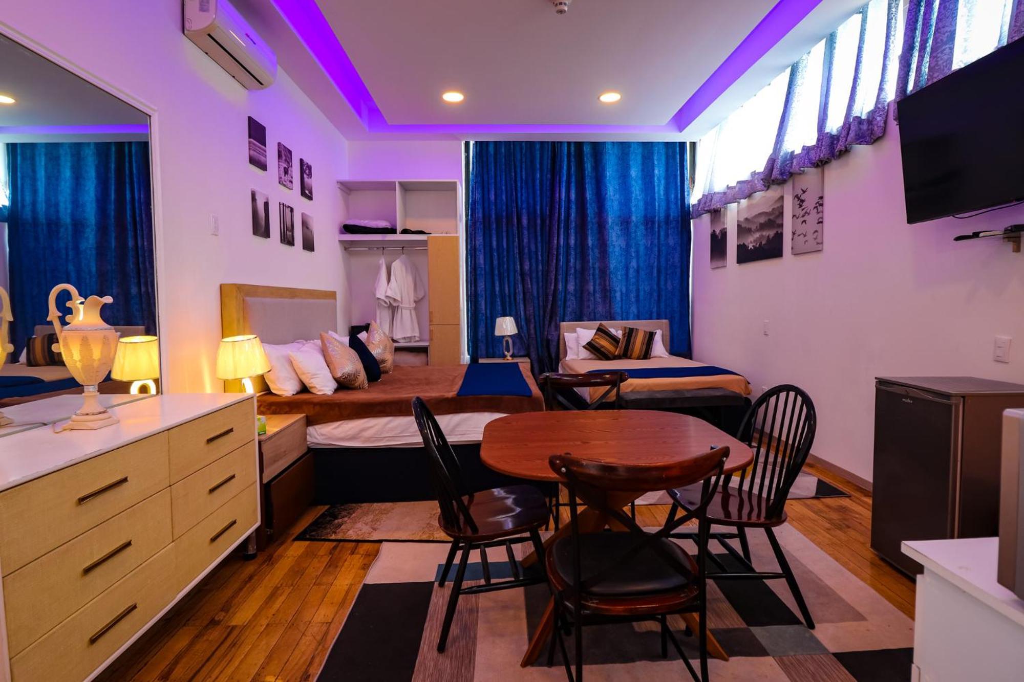 Family Room,1663935026:JPEG
