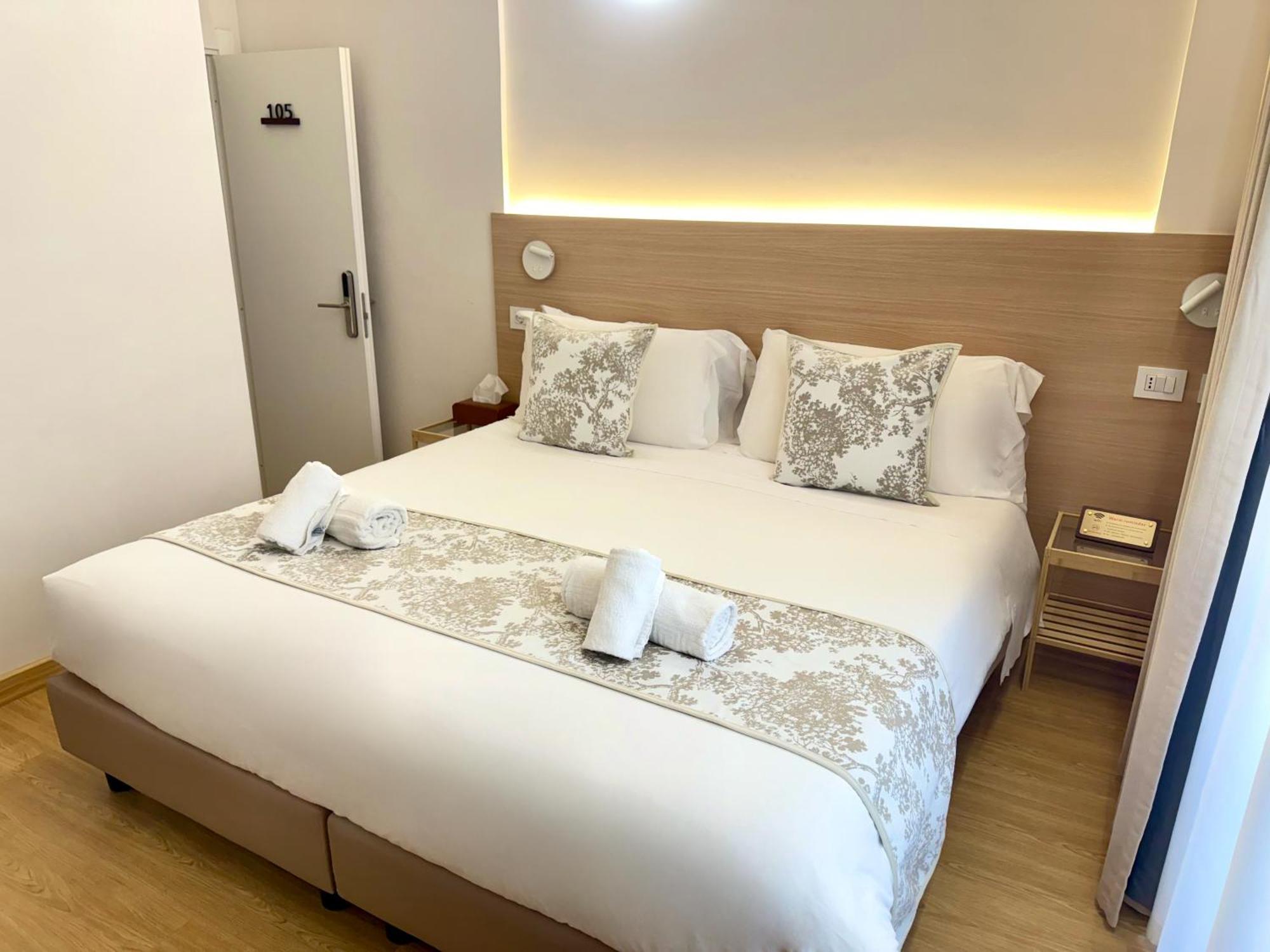 Double or Twin Room Private Bathroom