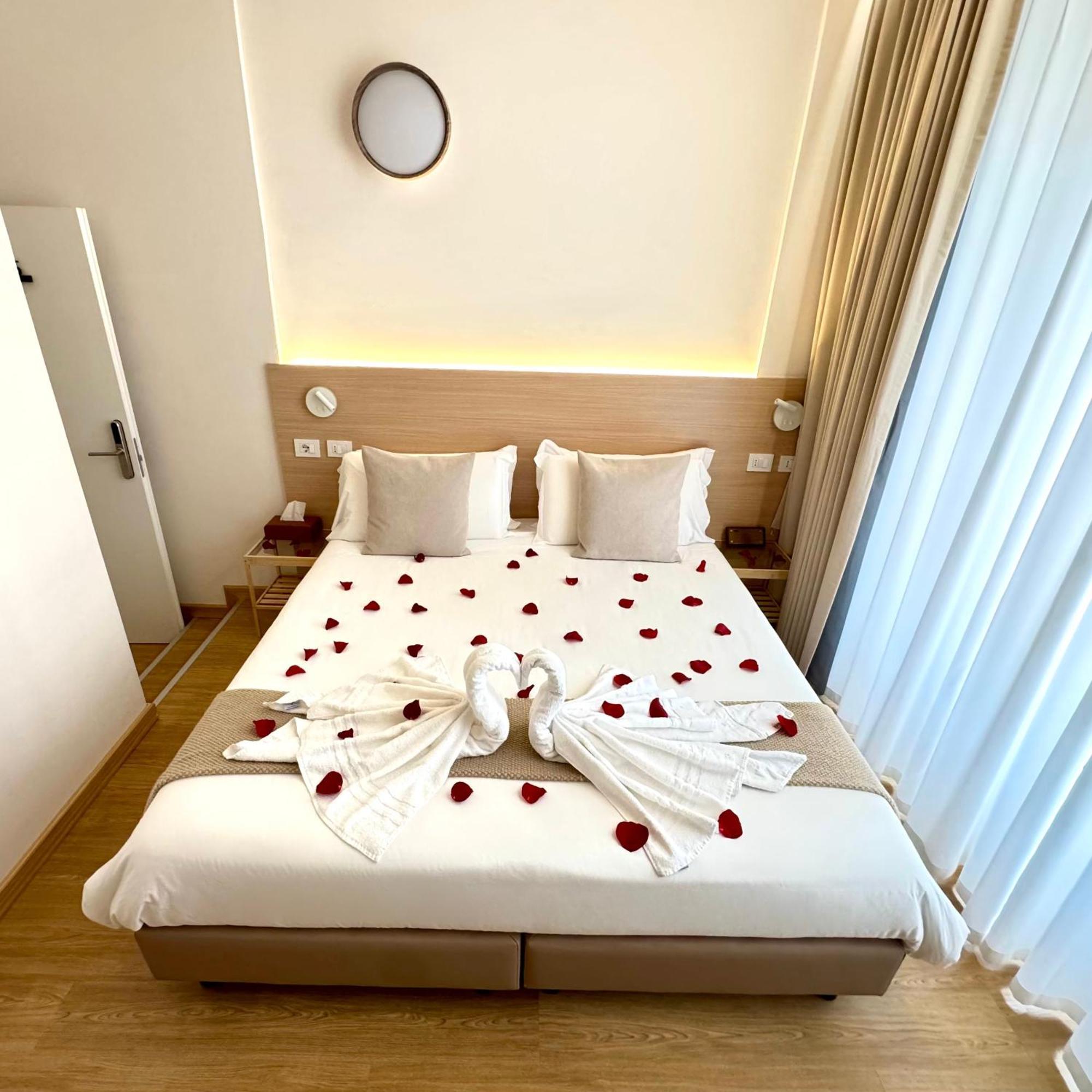 Double or Twin Room Private Bathroom