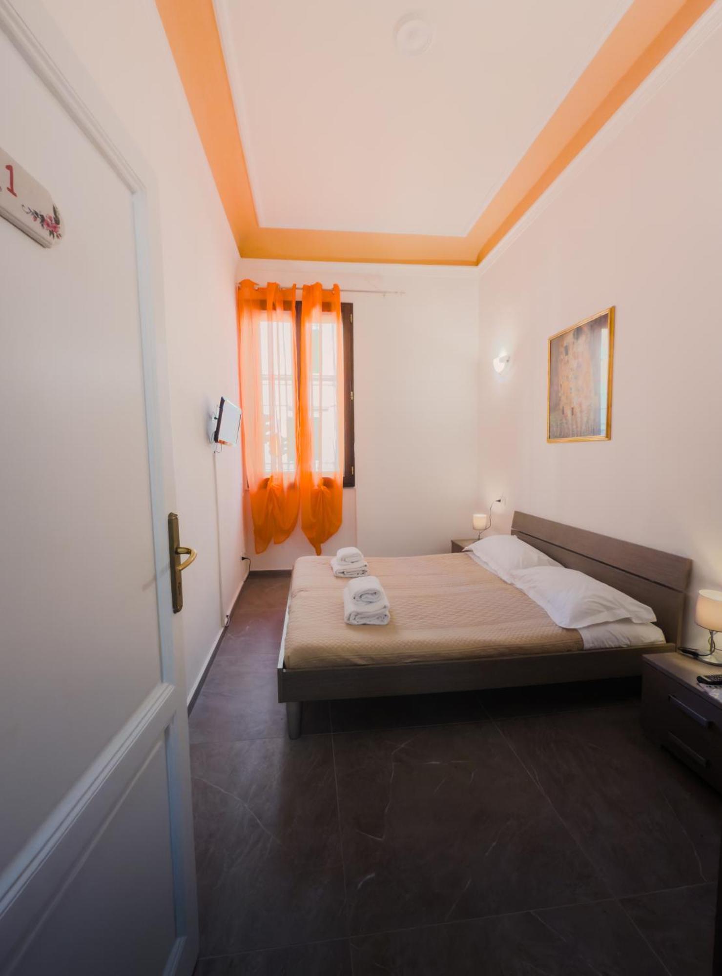 Small Double Room Private External Bathroom