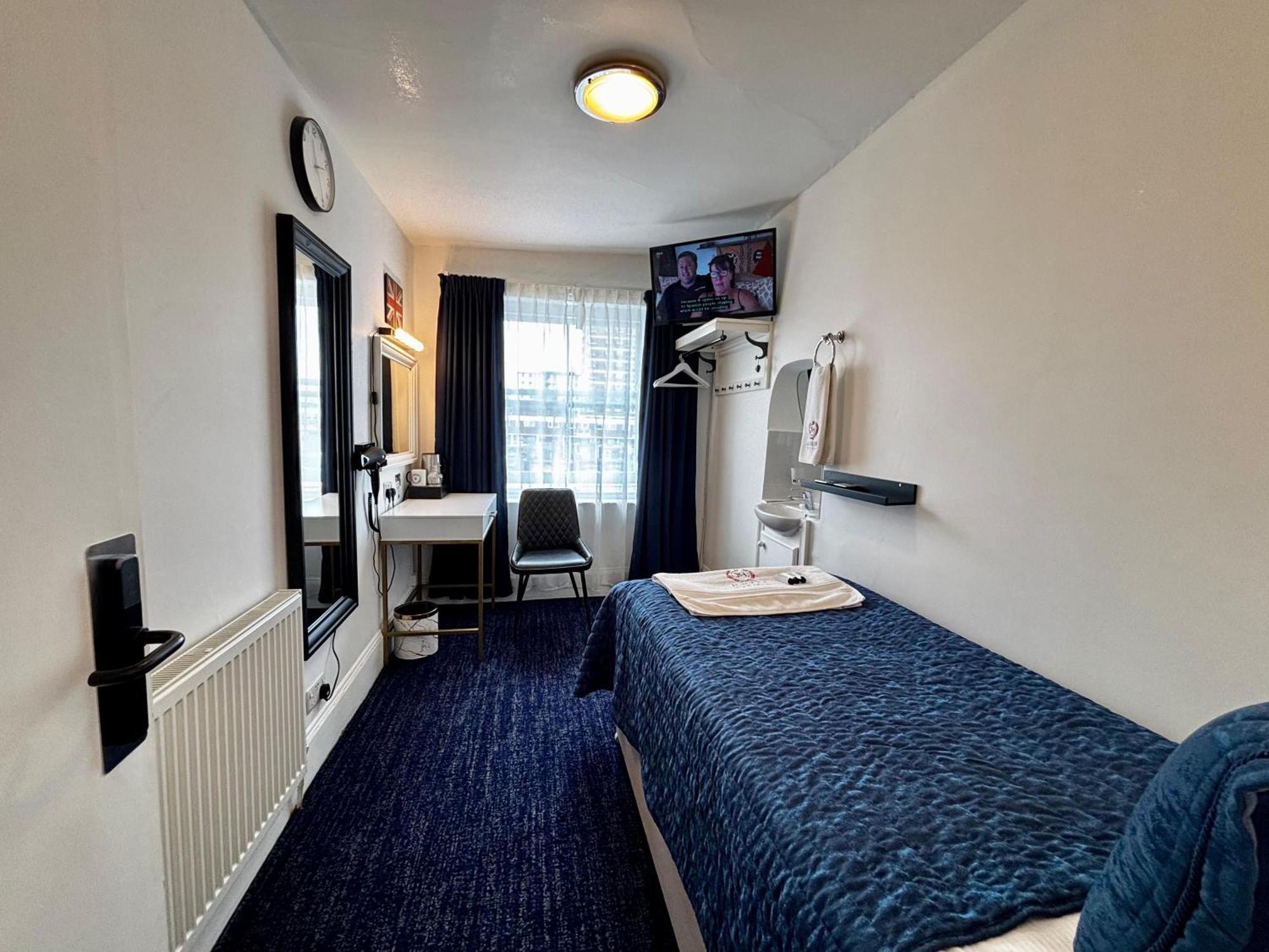 Single Room with Shared Shower and Toilet,1666637743:JPEG