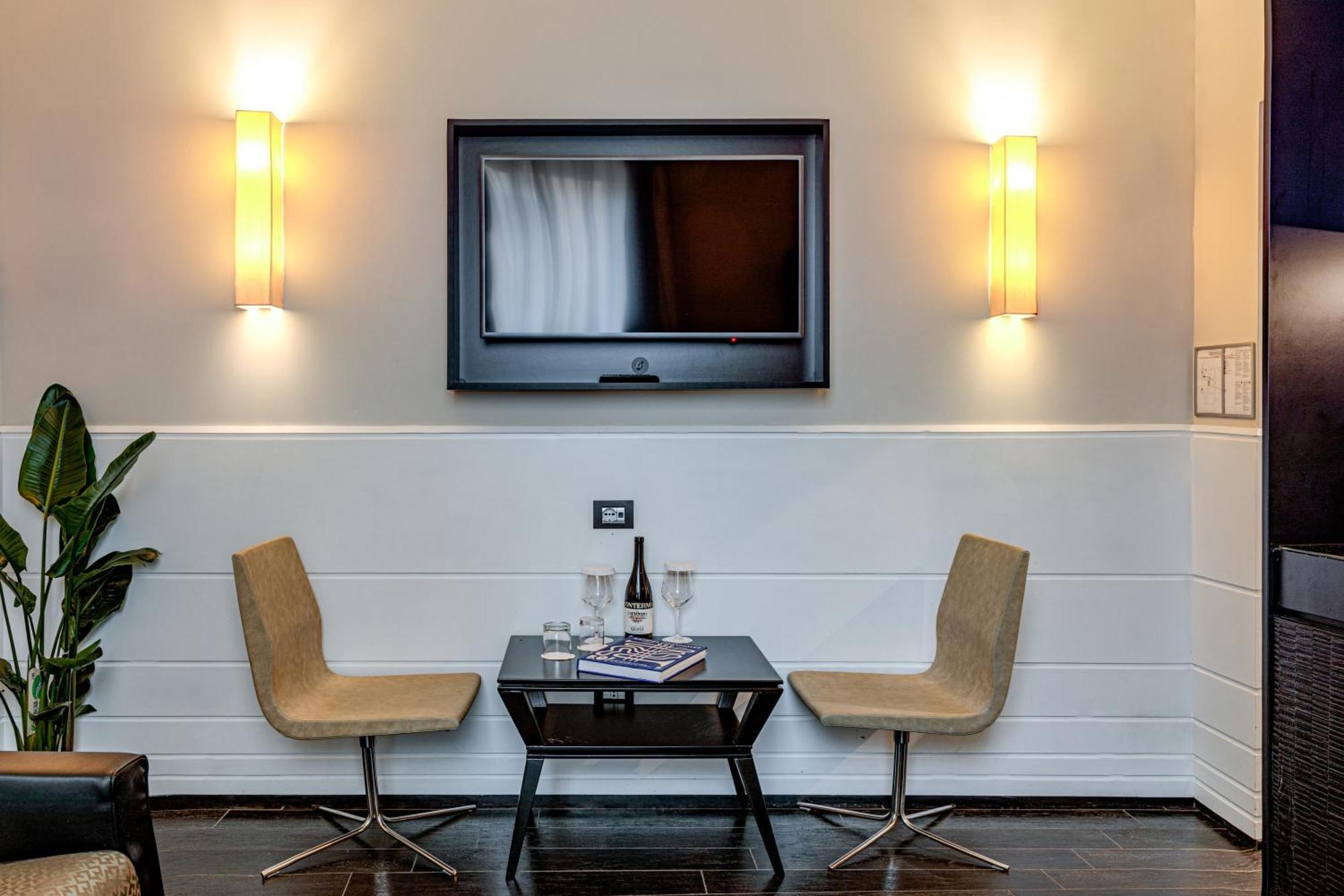 Family Room,1666679161:JPEG