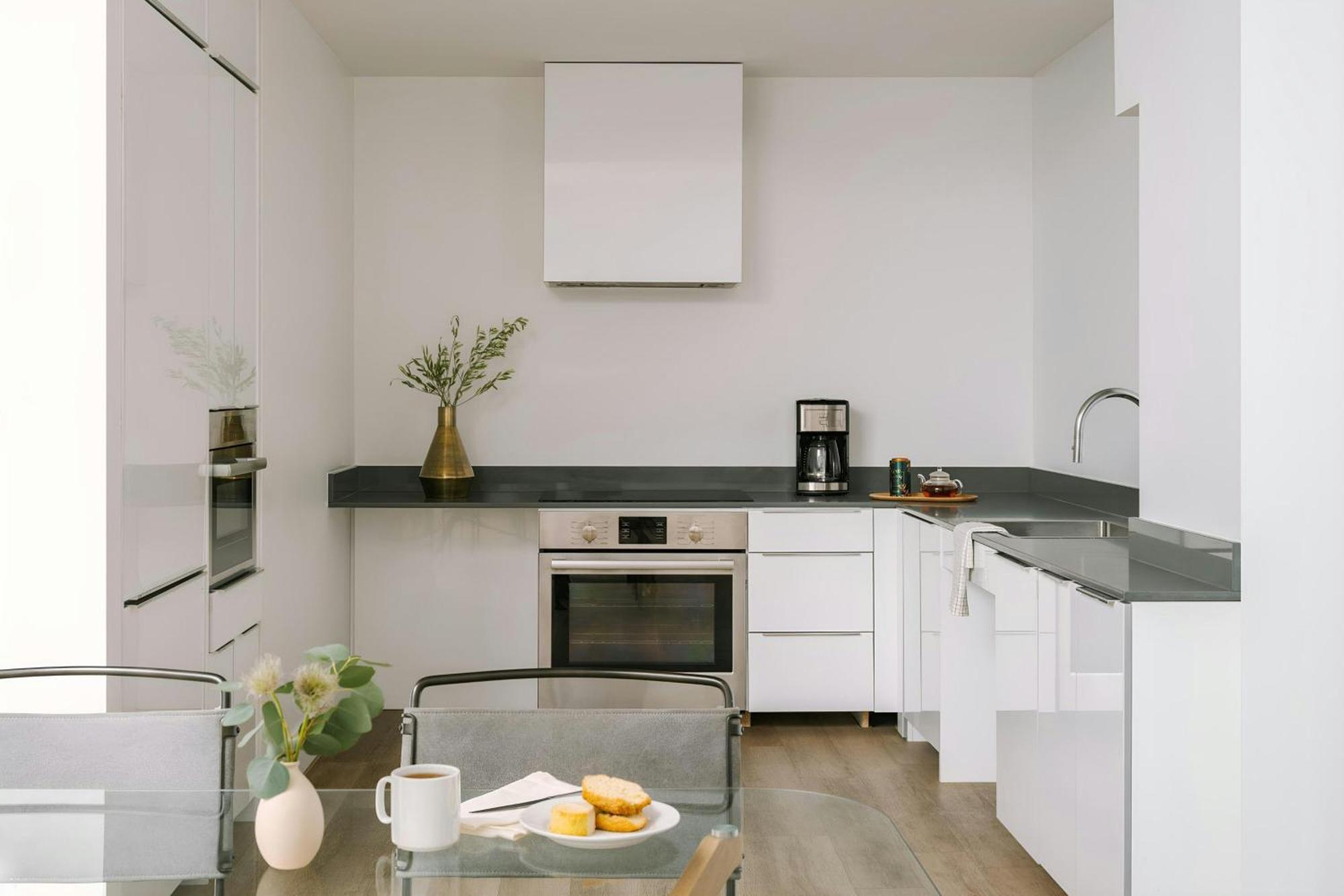 Deluxe Three-Bedroom Apartment