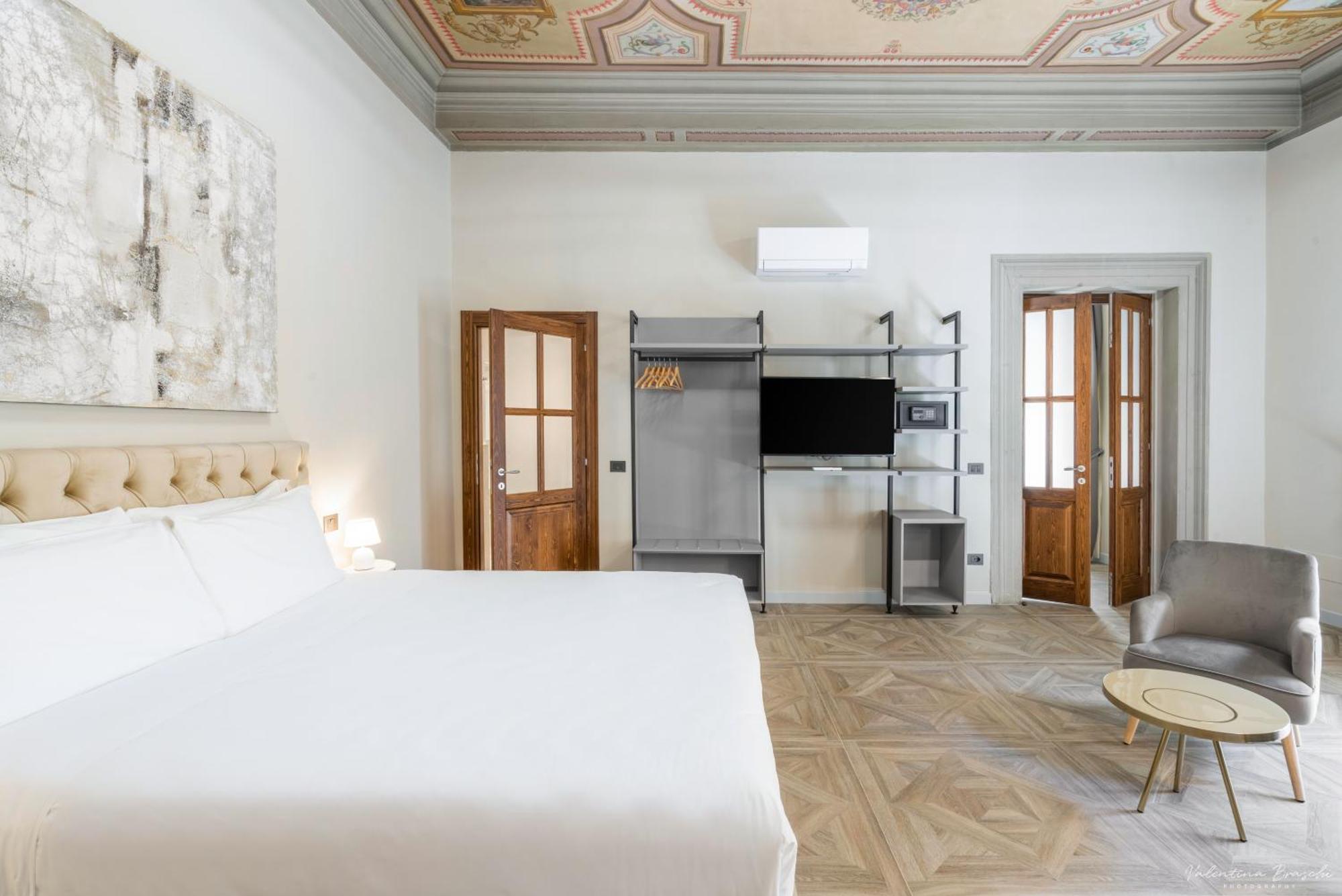 One-Bedroom Deluxe Apartment
