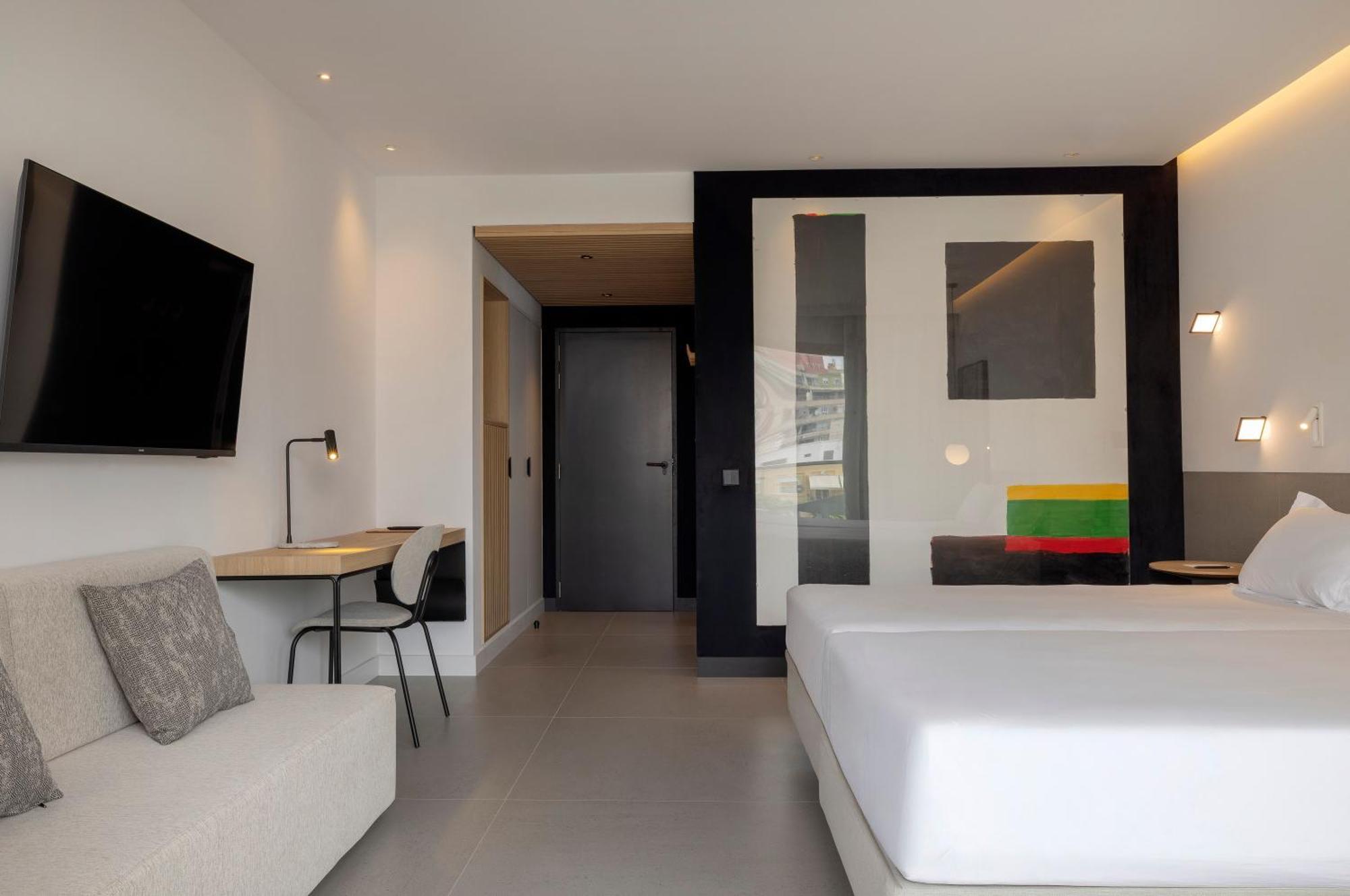 Habitación Doble con vistas a la ciudad y balcón