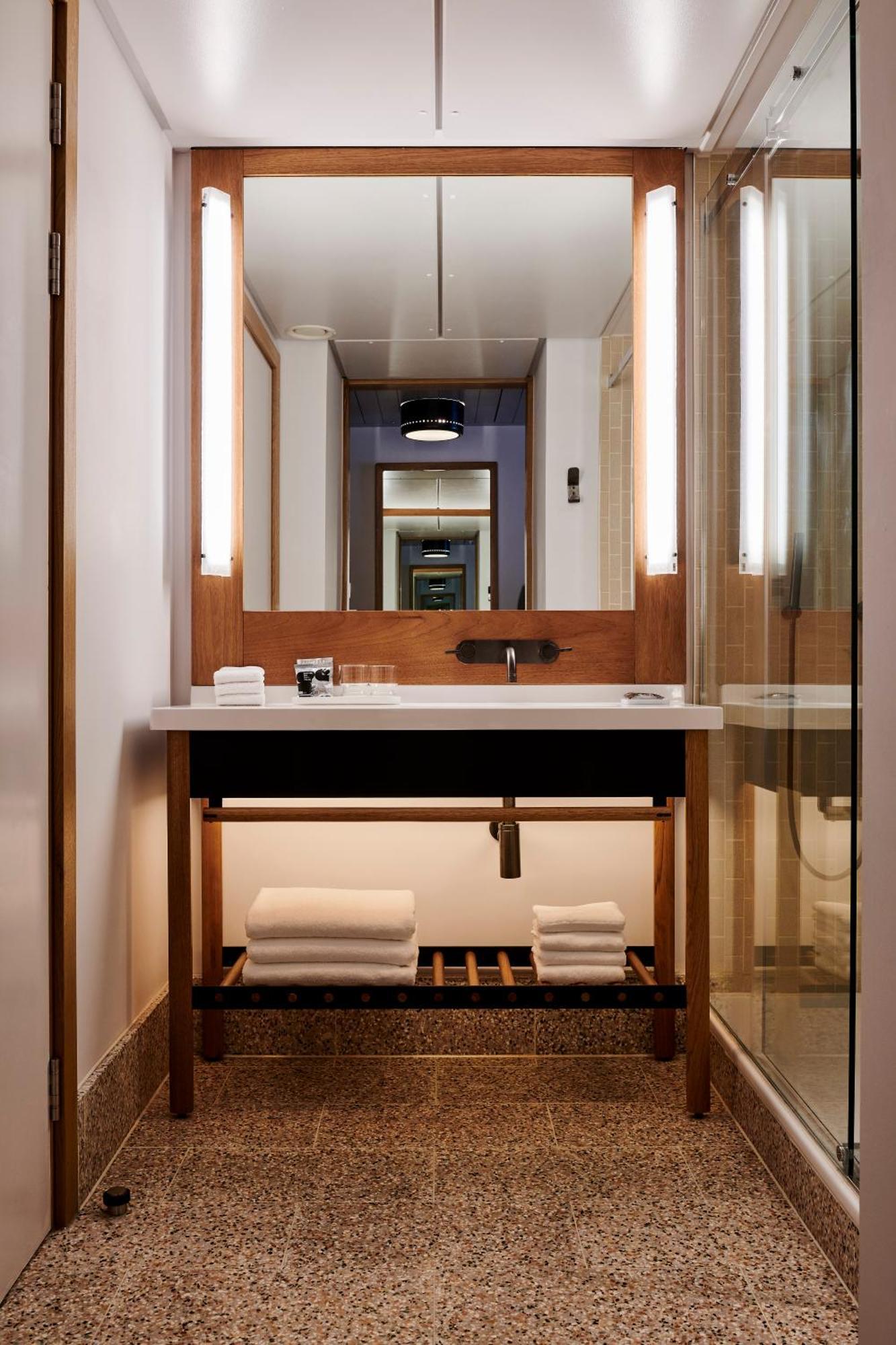 Studio Suite,1668121305:JPEG