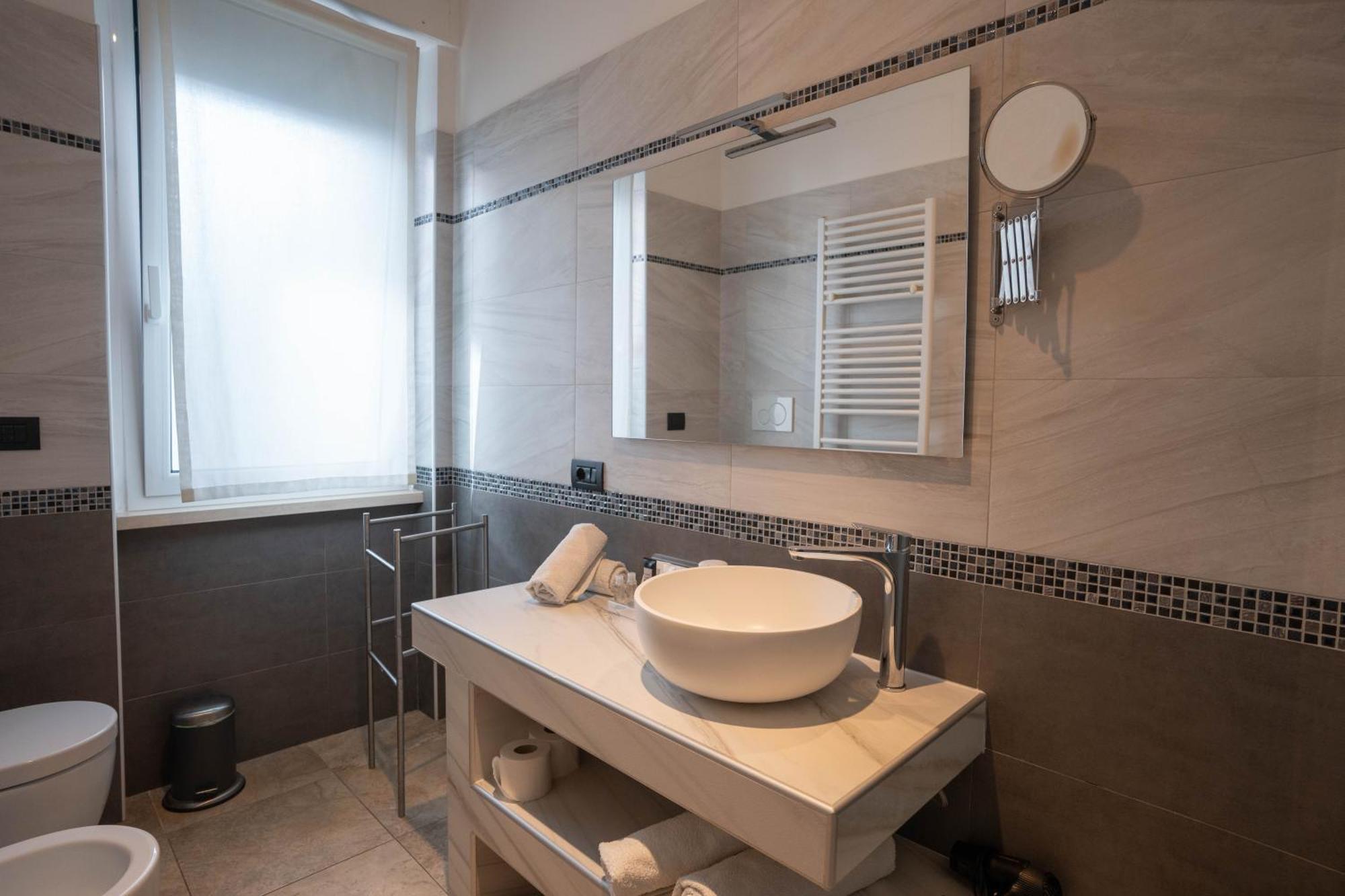 Double Room,1668142878:JPEG