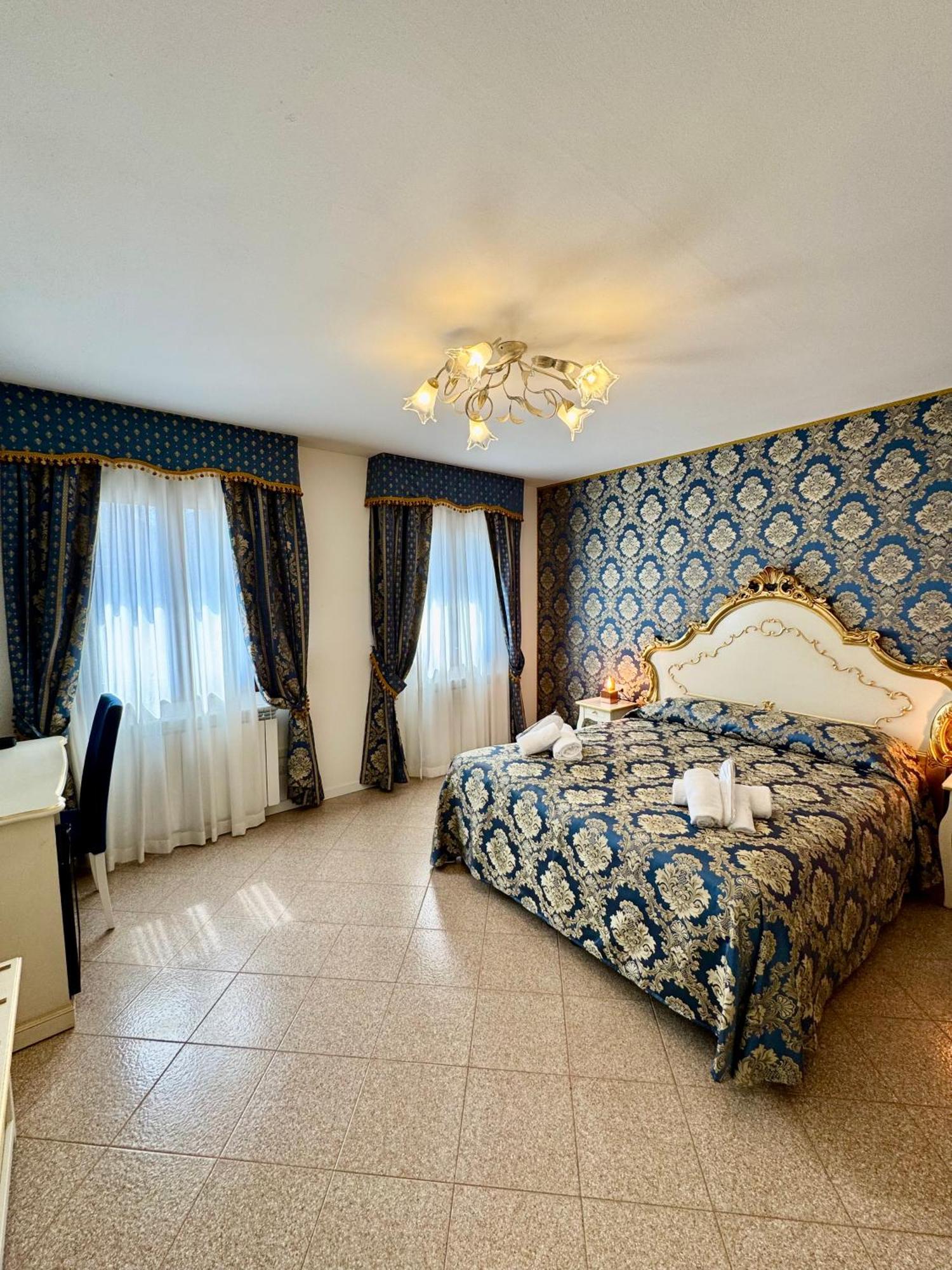 Camera Deluxe Matrimoniale/Doppia con Letti Singoli con Vista Città