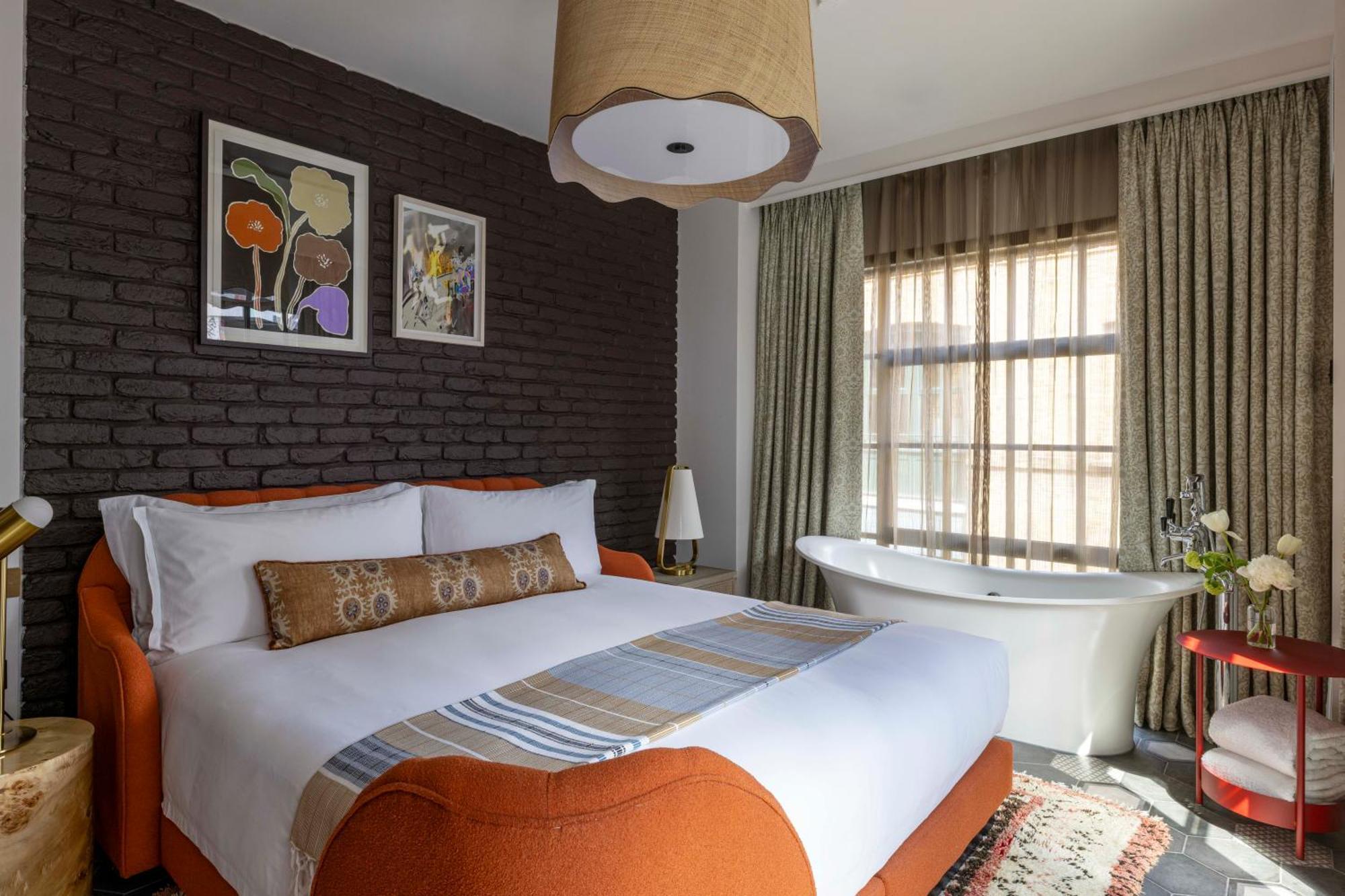 Deluxe One-Bedroom Suite