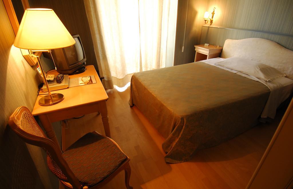 Single Room,167006502:JPEG