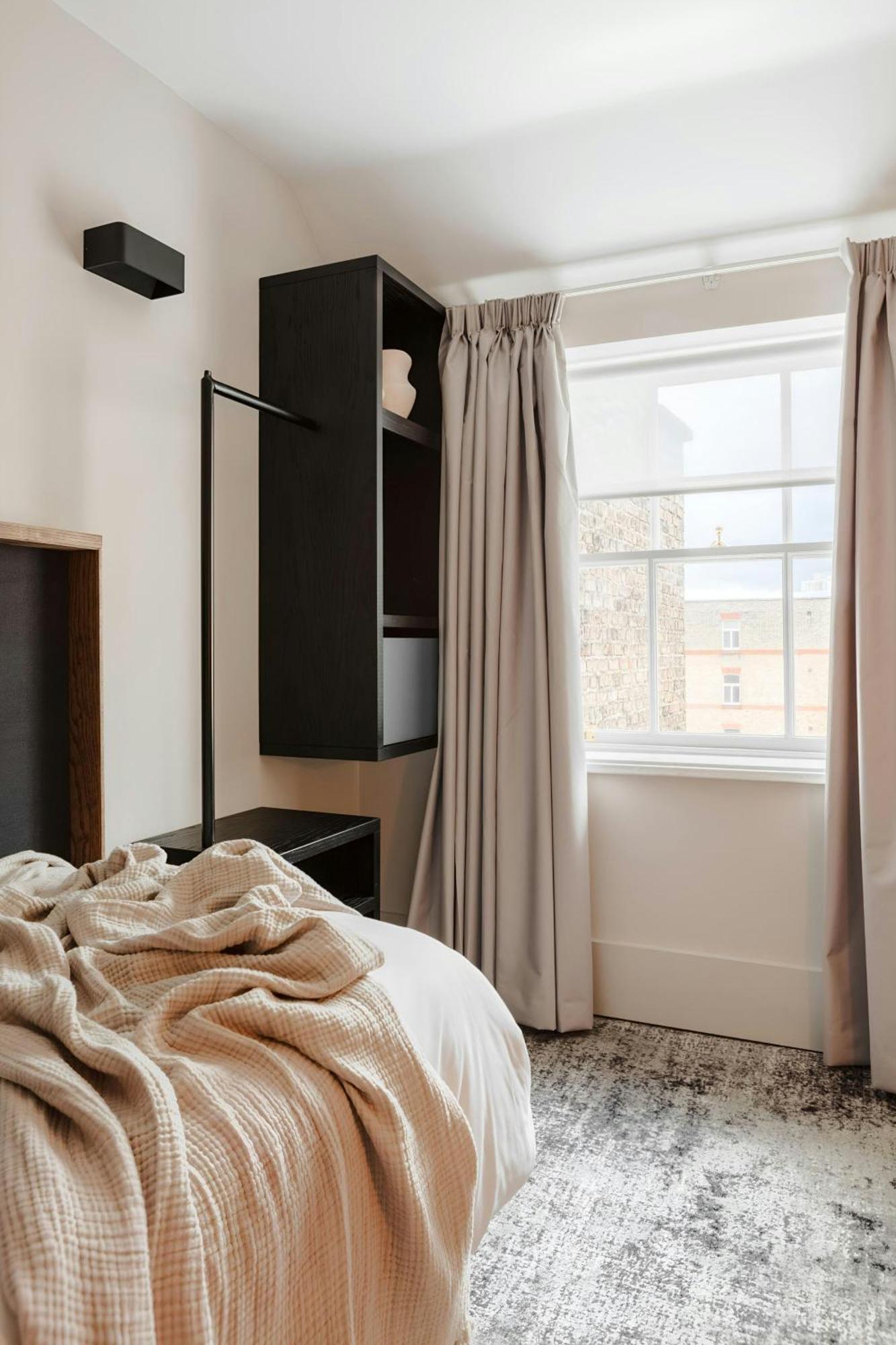 Single Room,1670921469:JPEG