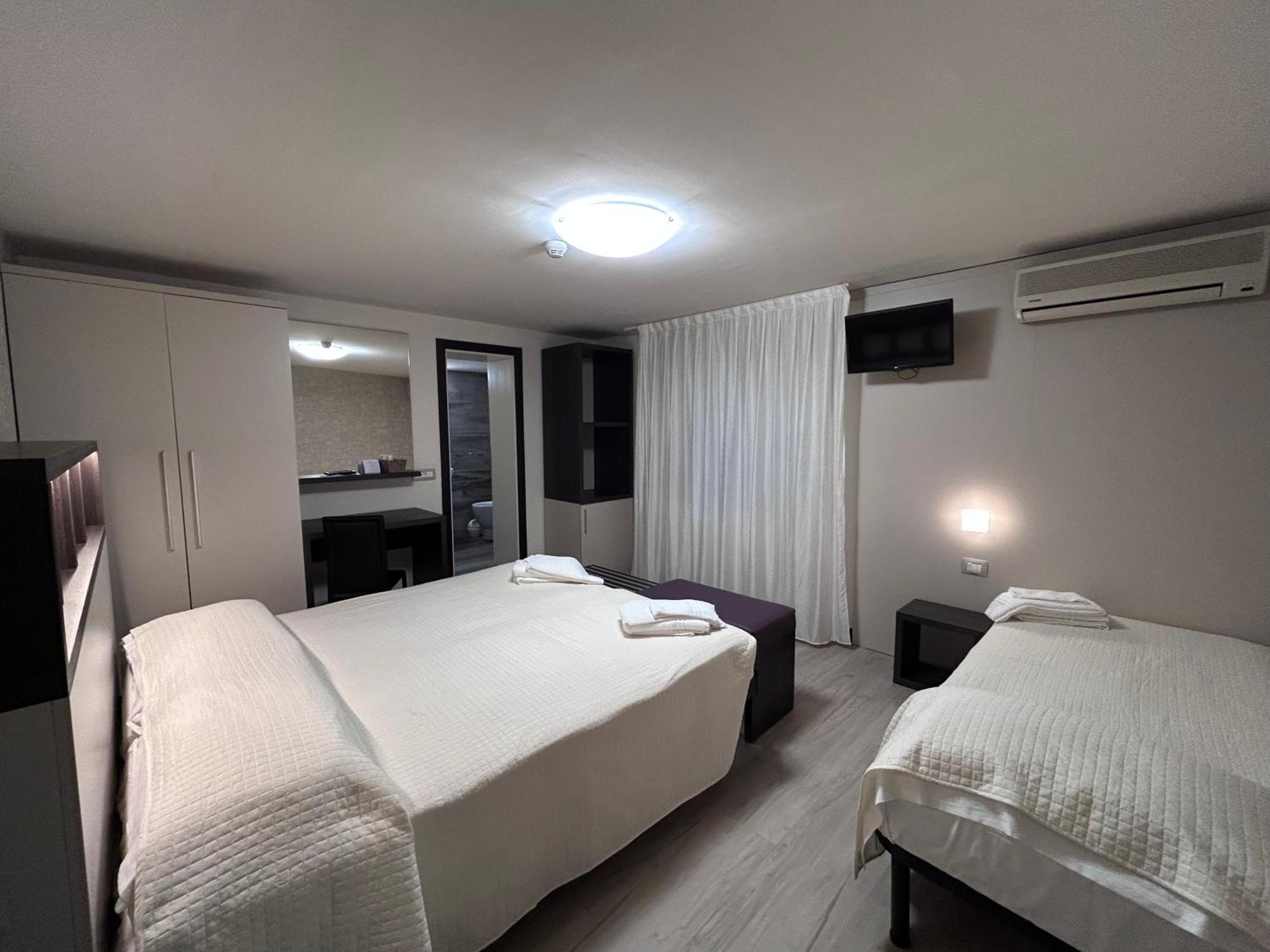 Economy Triple Room,1671879675:JPEG