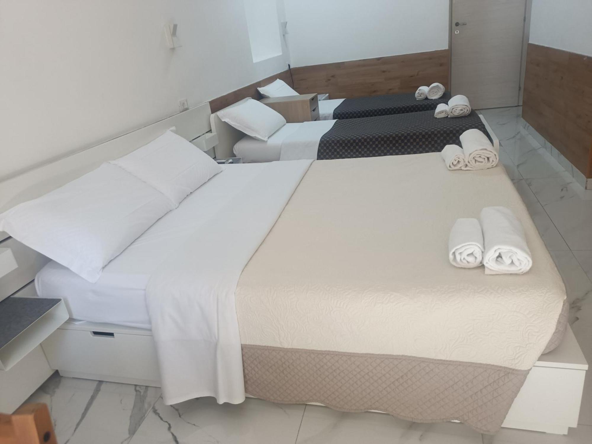 Quadruple Room Bathroom,1698802156:JPEG