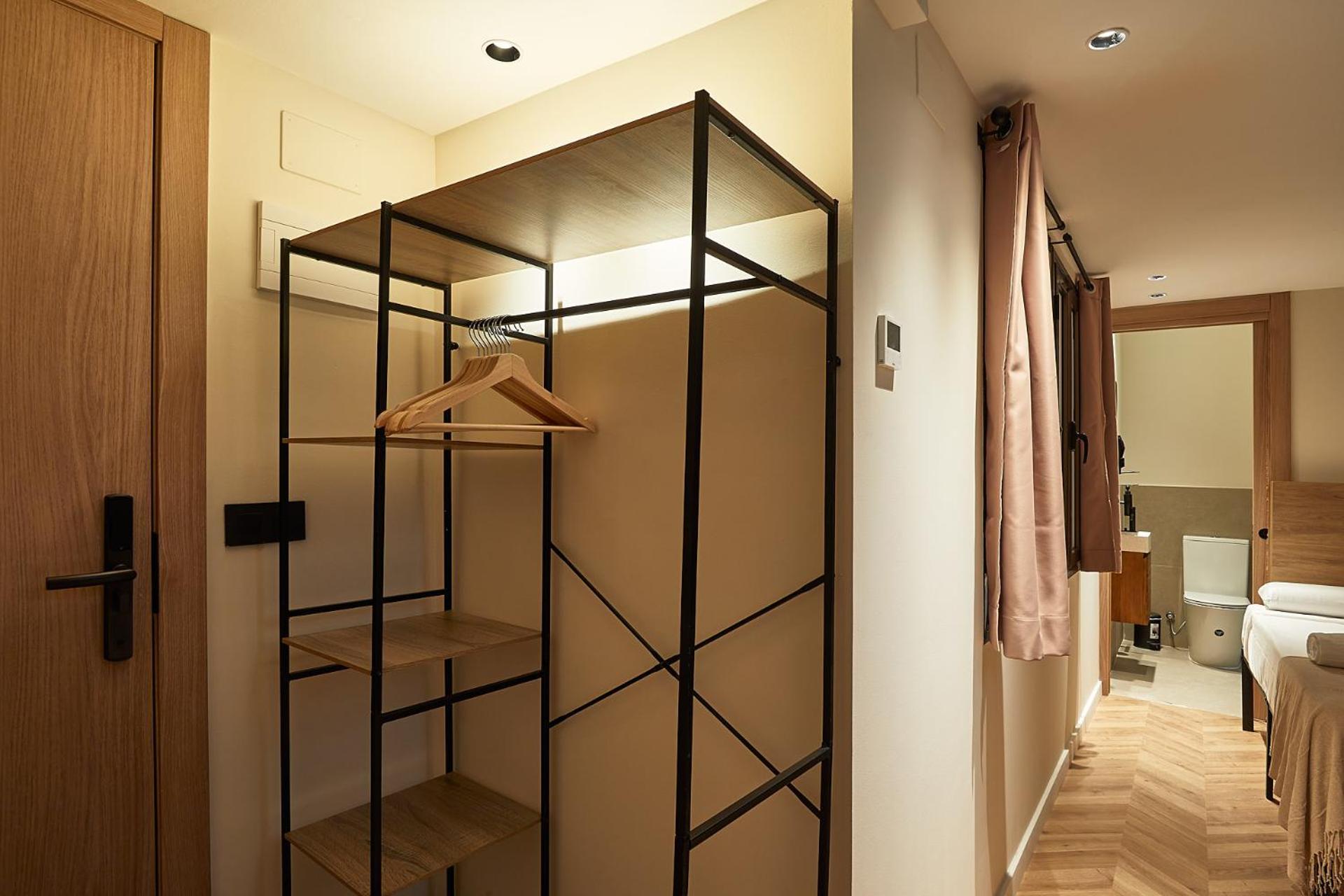 Twin Room Bathroom,1672617462:JPEG