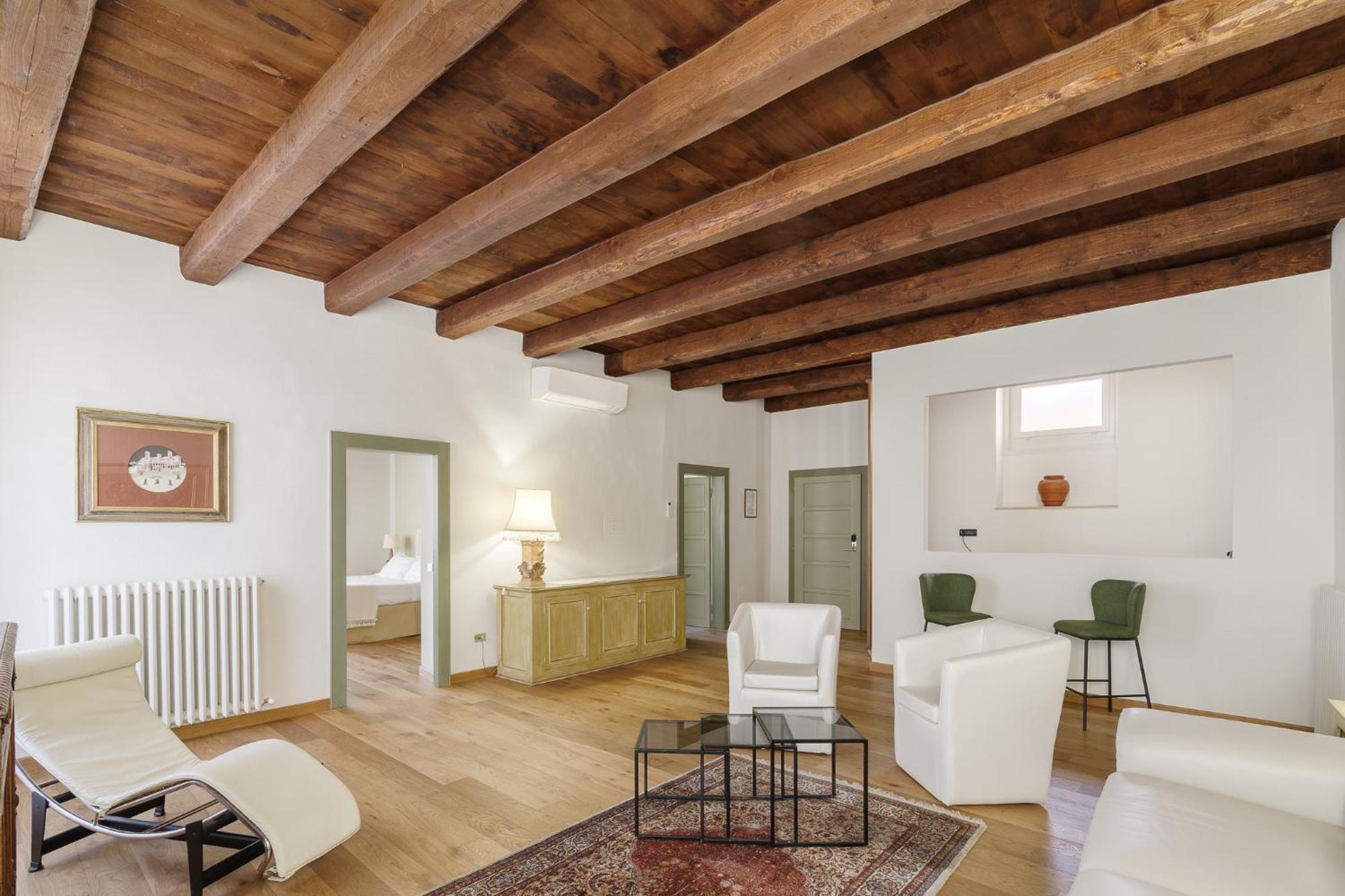 Deluxe Room,1674698222:JPEG