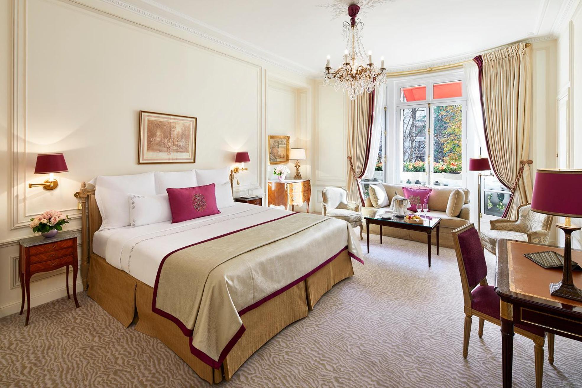Junior Suite avenue Montaigne view