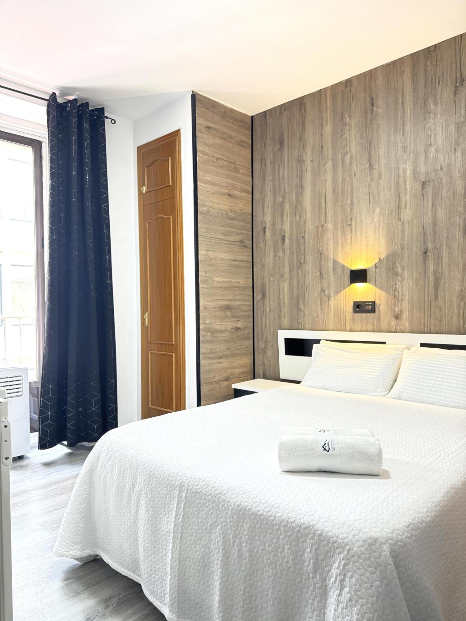Deluxe Room,1674743488:JPEG
