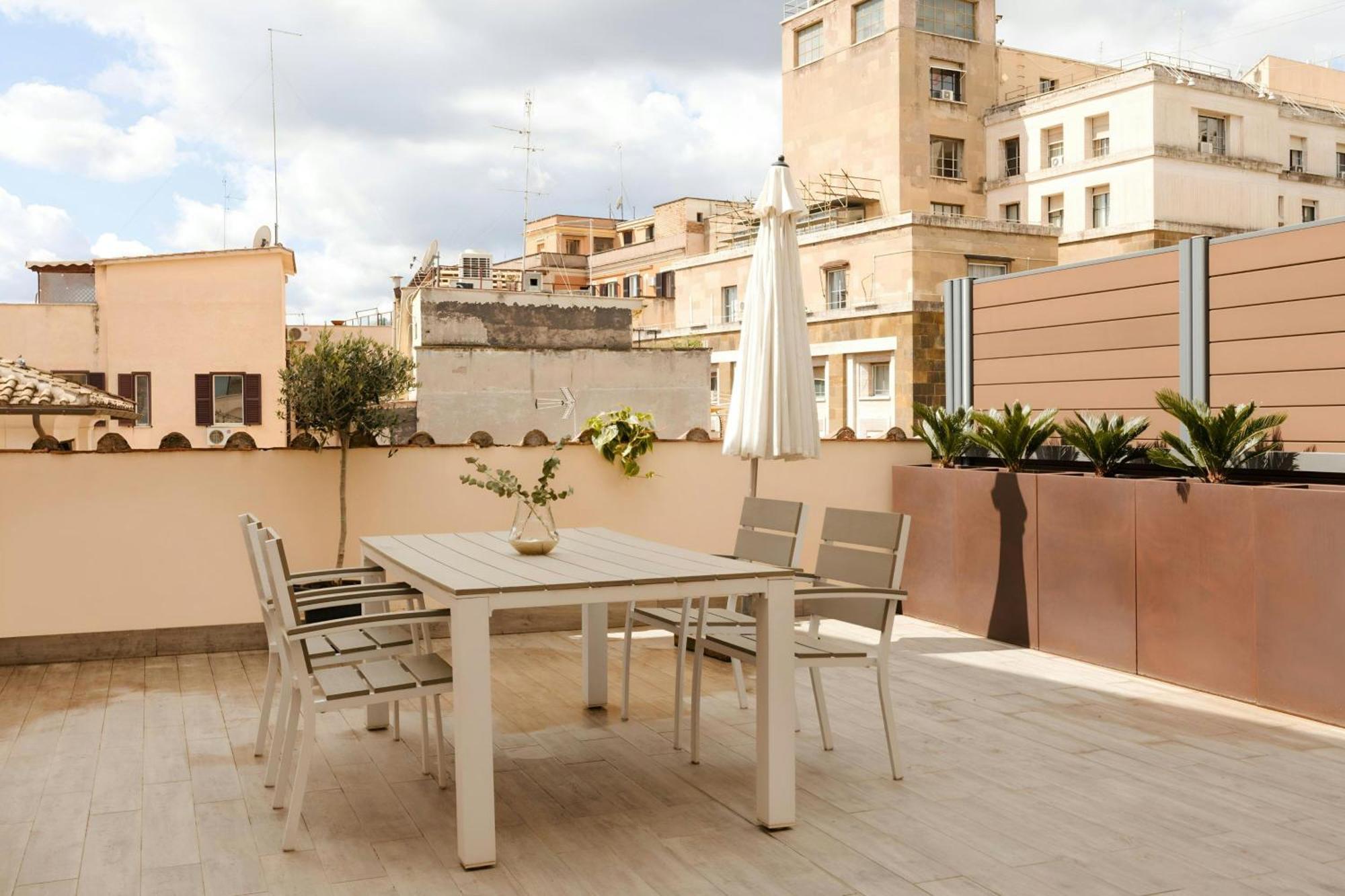 One-Bedroom Apartment Queen Bed Rooftop Terrace,1674753762:JPEG