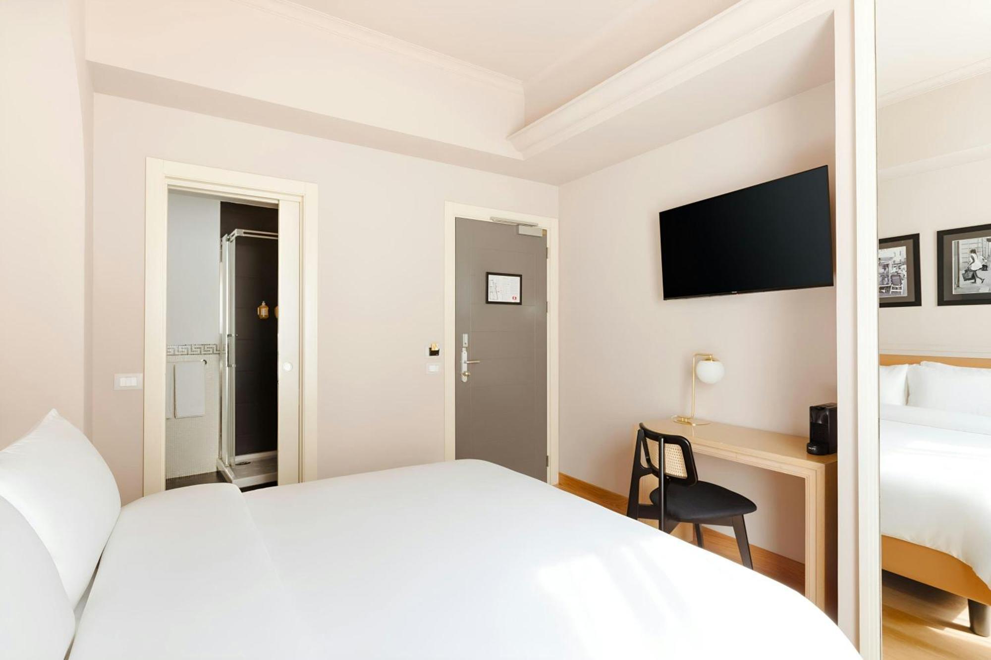 Deluxe Double Room,1674806692:JPEG