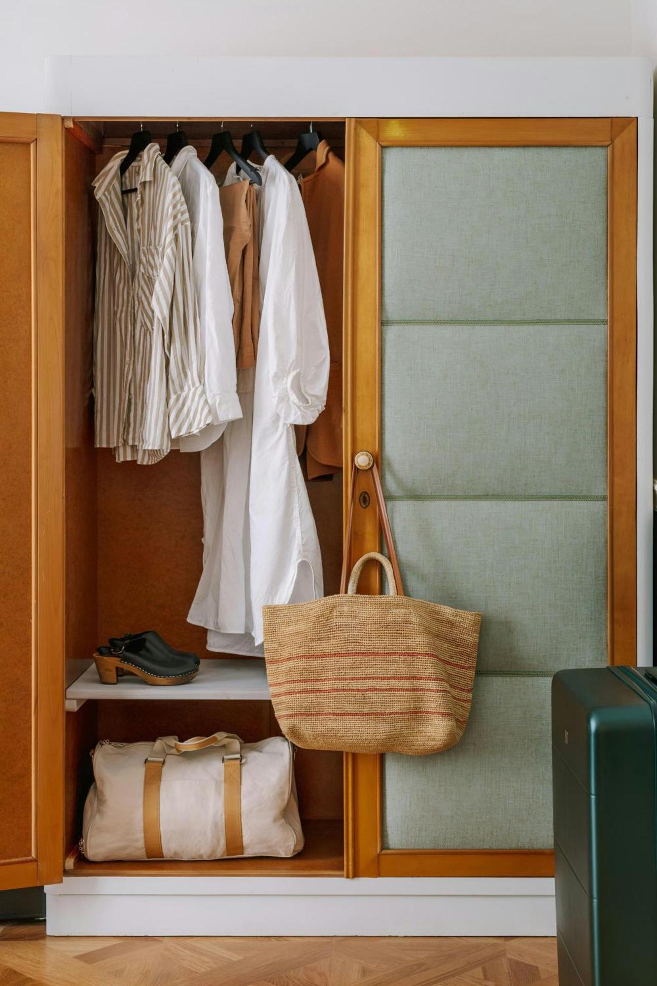Compact Room,1674877685:JPEG
