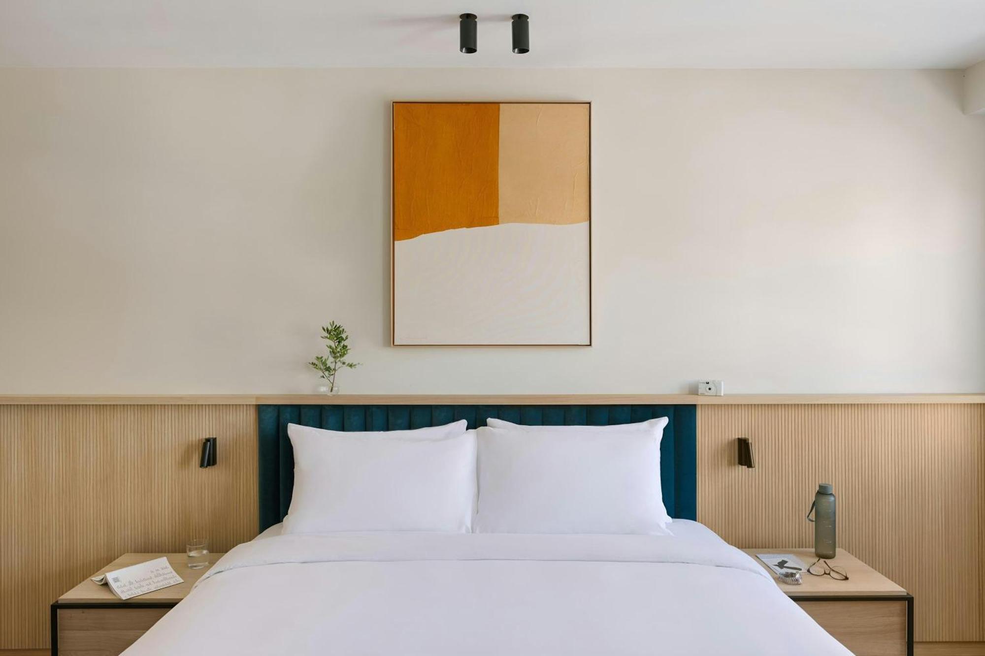 Studio Apartment King Bed,1675004083:JPEG