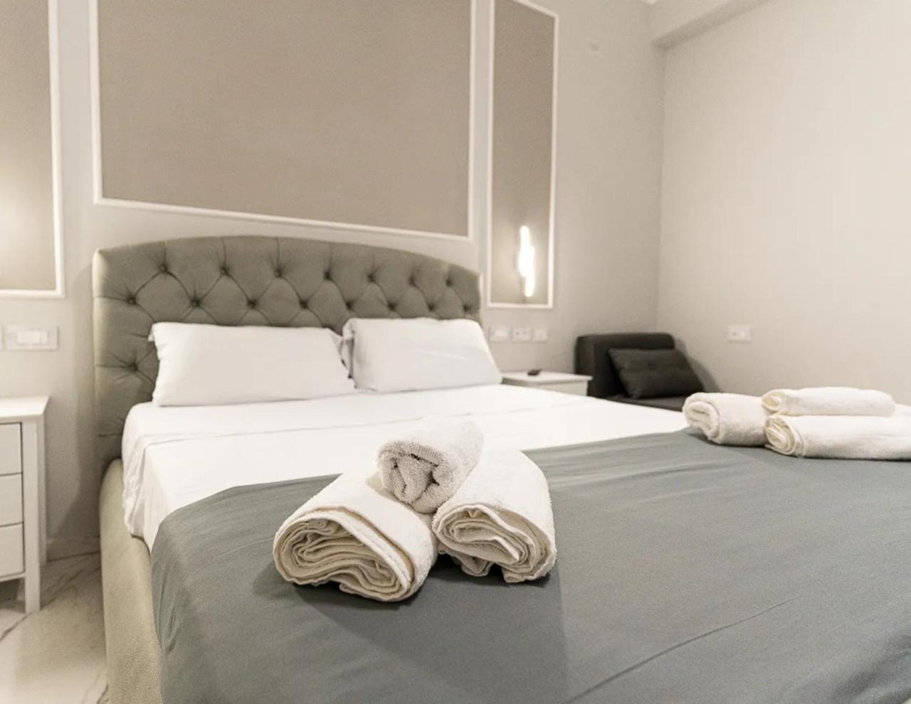 Deluxe Room,1675675082:JPEG