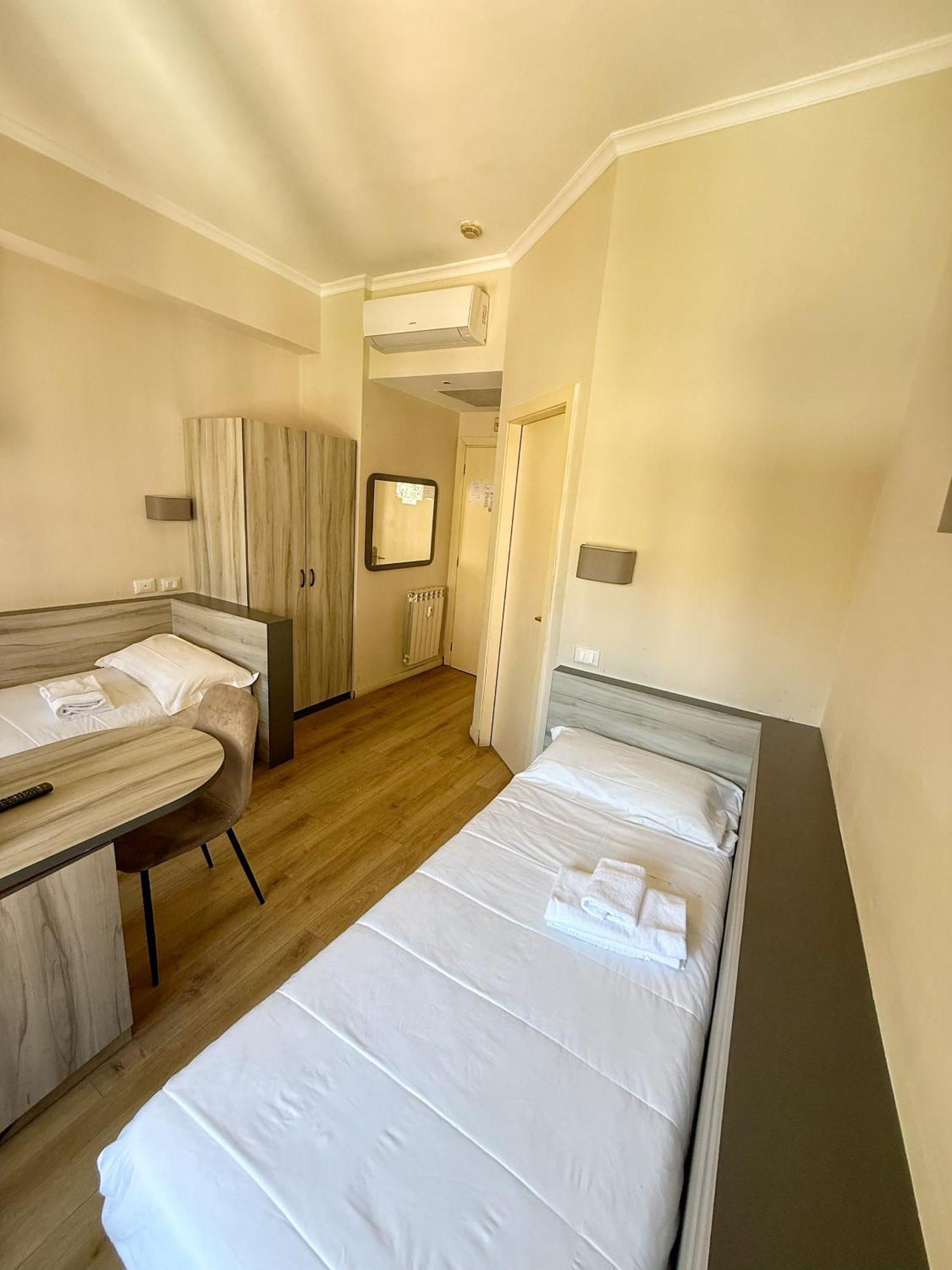Twin Room,1675797536:JPEG