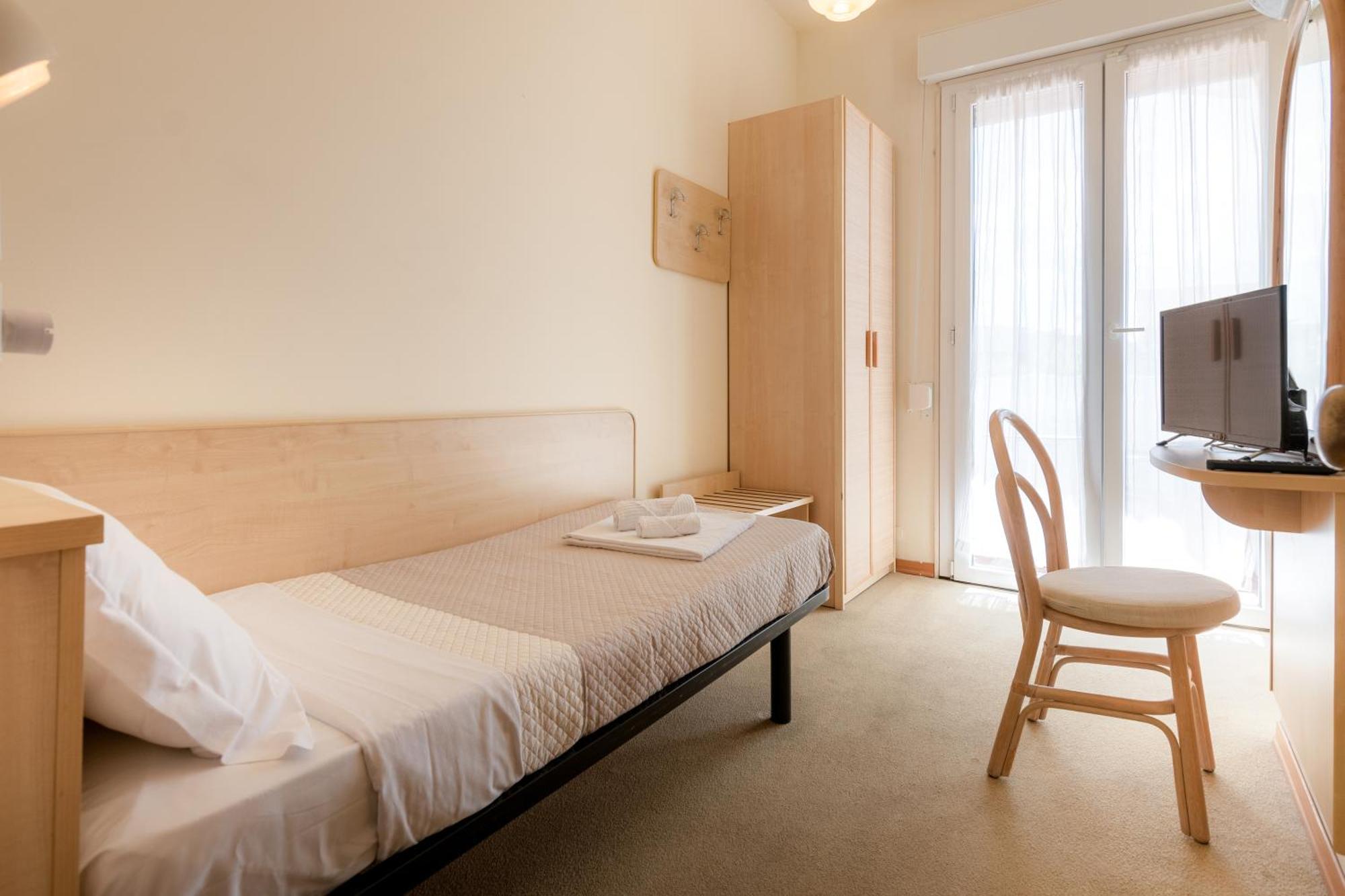 Deluxe Single Room Balcony,1675798267:JPEG