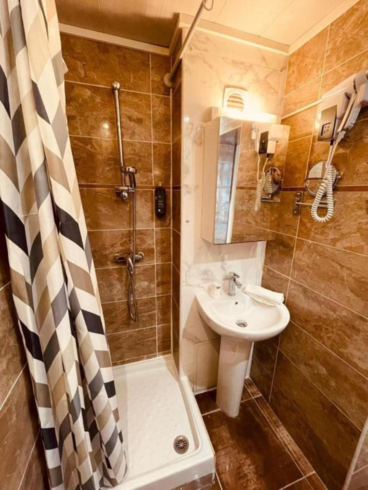 Triple Room,1675812591:JPEG