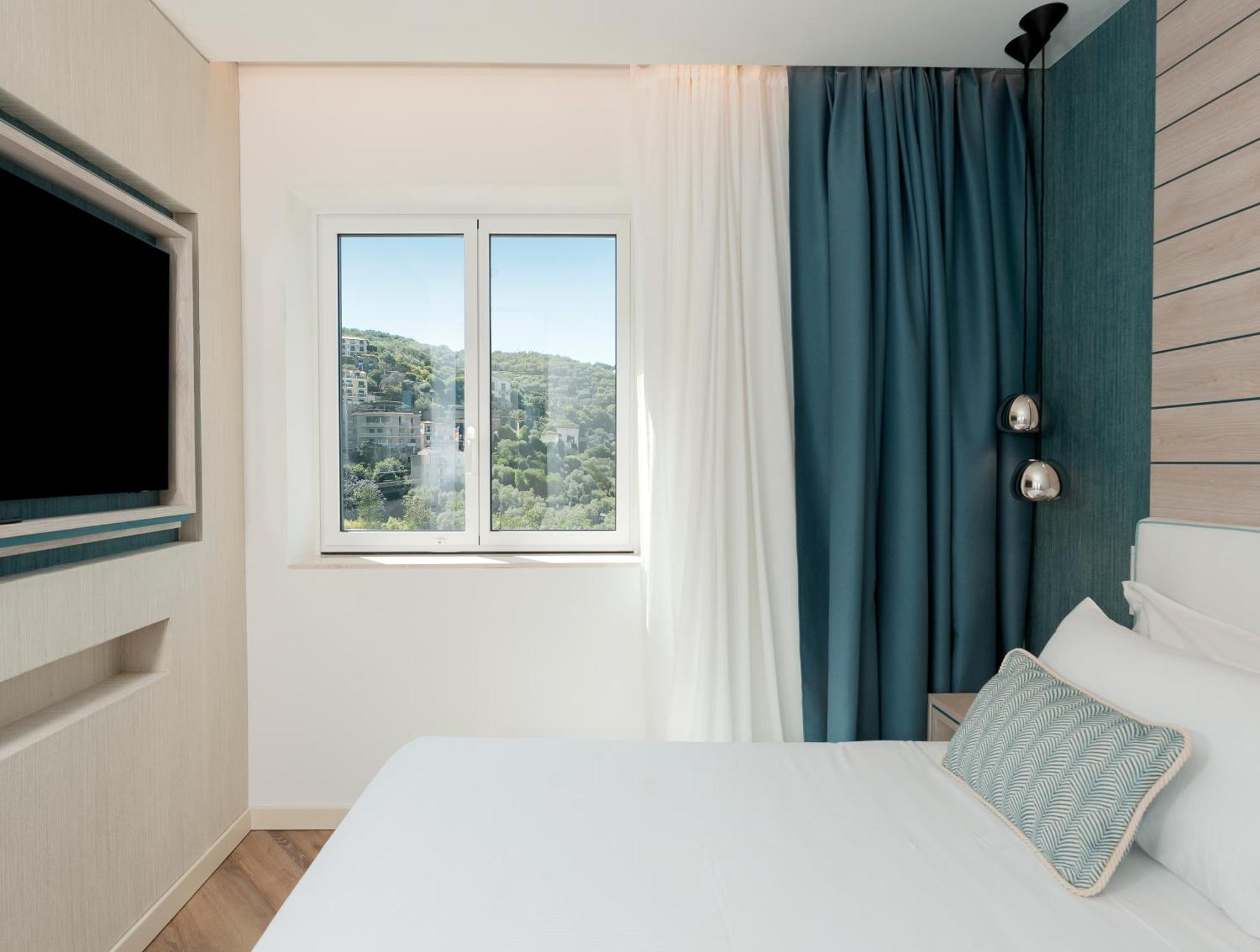Double Room,1676742305:JPEG