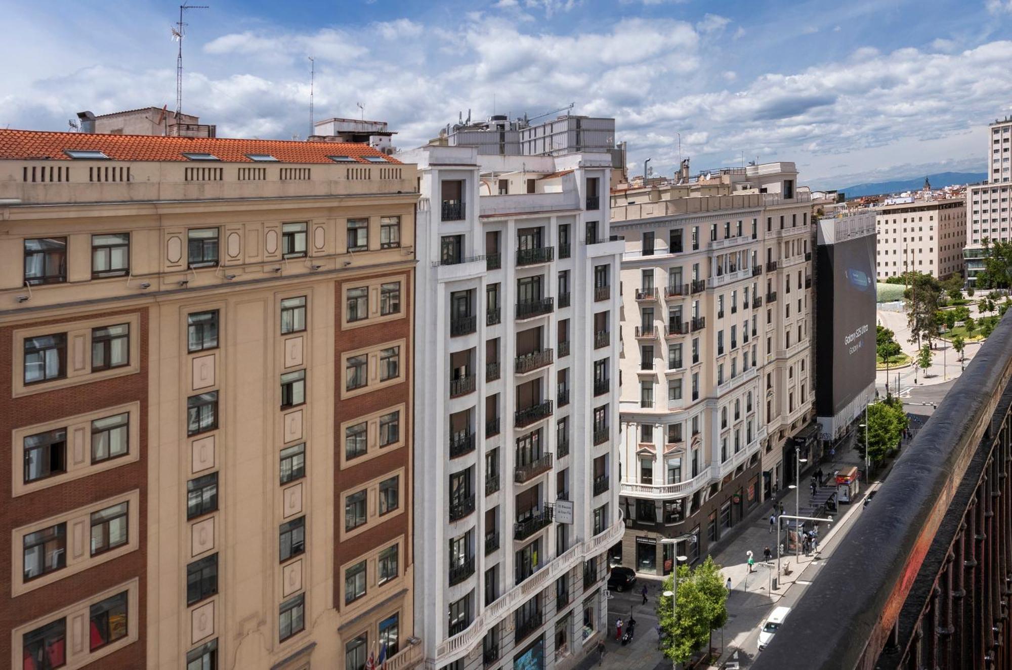 Habitación Triple Superior con vistas a la Gran Vía